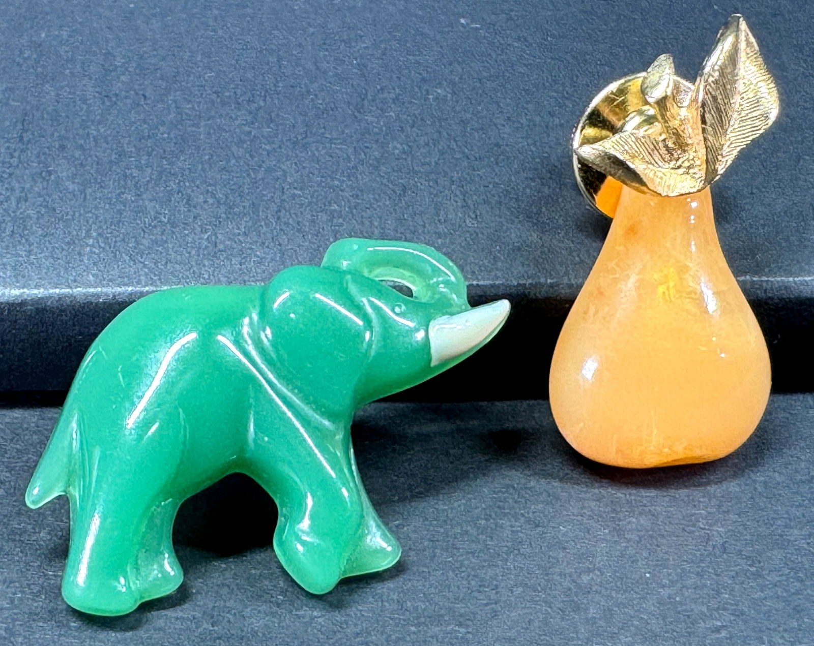 Vintage 80s Avon plastic lucky elephant & pear lapel stud pins.: Vintage 80s Avon plastic lucky elephant & pear lapel stud pins. Marked . For measures please refer to the pictures taken with a measuring tape. Weight: 8 Grams. This is a NO RESERVE AUCTION: there are