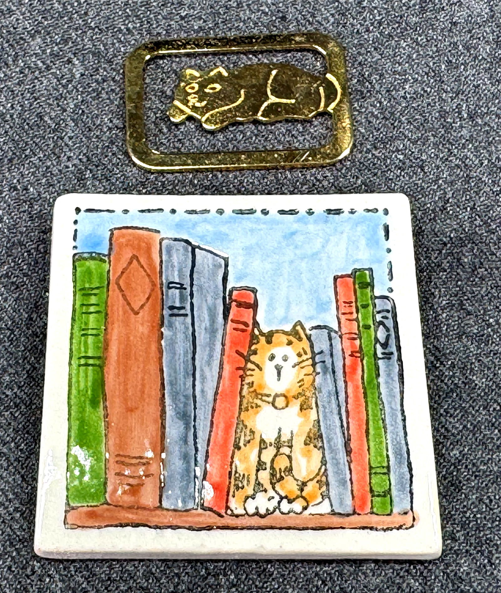Vintage cat kitten hand painted pottery pin brooch & Italian goldtone bookmark (1 of 6)