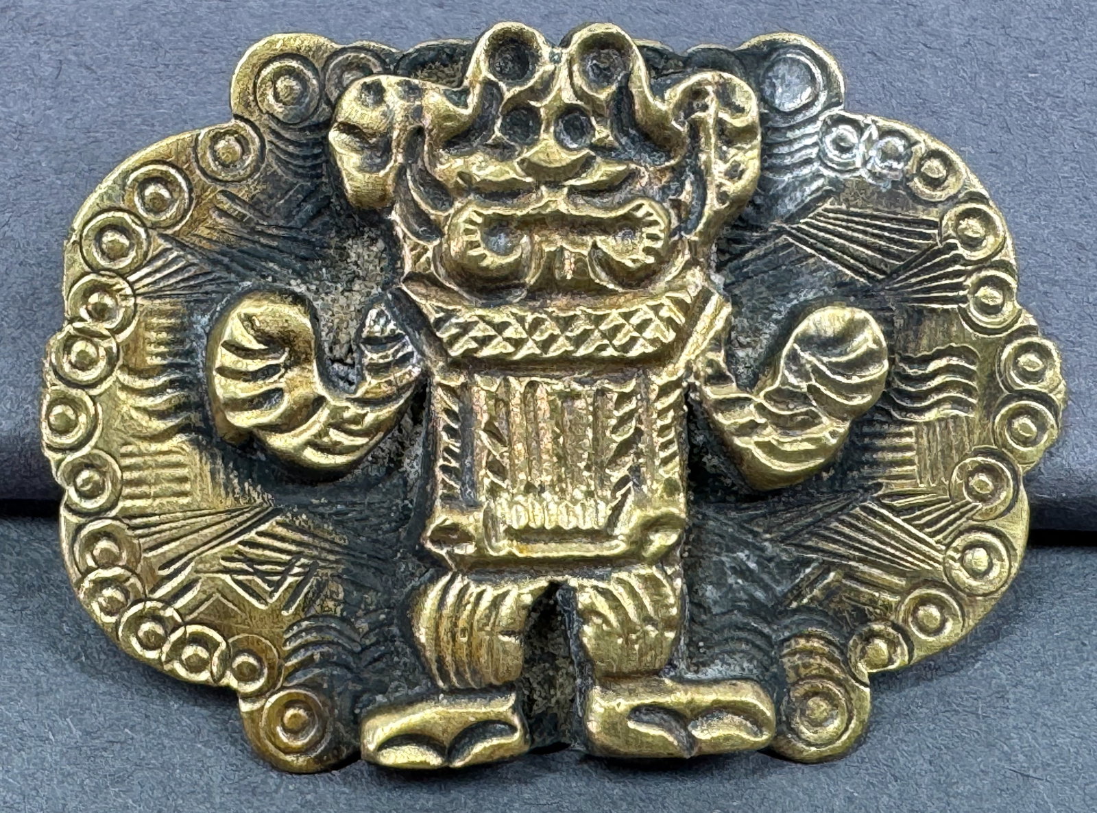 Vintage Peruvian Aymara bronze metal heavy pin brooch.: Vintage Peruvian Aymara bronze metal heavy pin brooch. Marked Aimara. For measures please refer to the pictures taken with a measuring tape. Weight: 29 Grams. This is a NO RESERVE AUCTION: there are n
