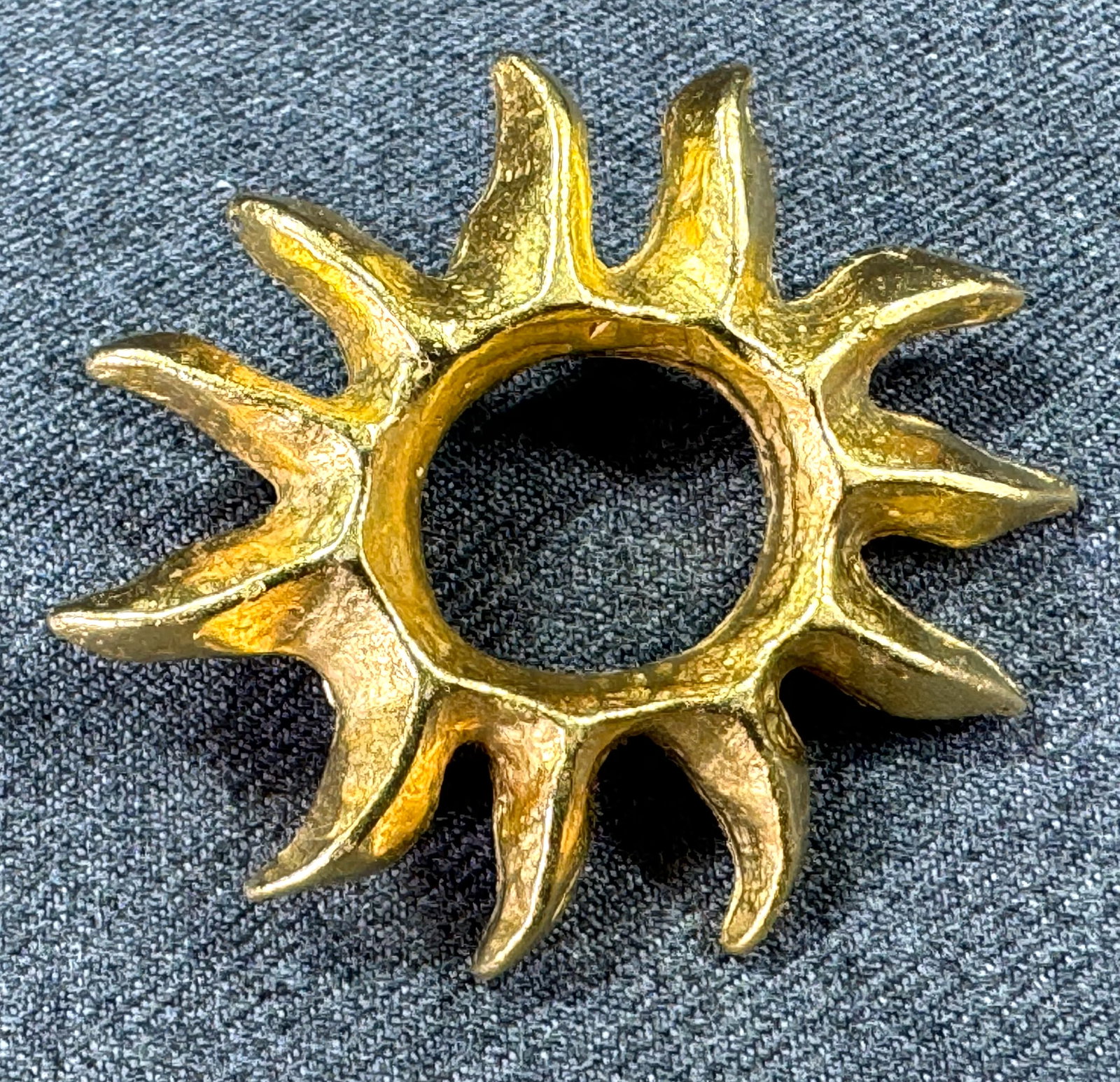 Vintage 80s Lancome Paris goldtone metal sun pin brooch.: Vintage 80s Lancome Paris goldtone metal sun pin brooch. Marked. For measures please refer to the pictures taken with a measuring tape. Weight: 20 Grams. This is a NO RESERVE AUCTION: there are no hid
