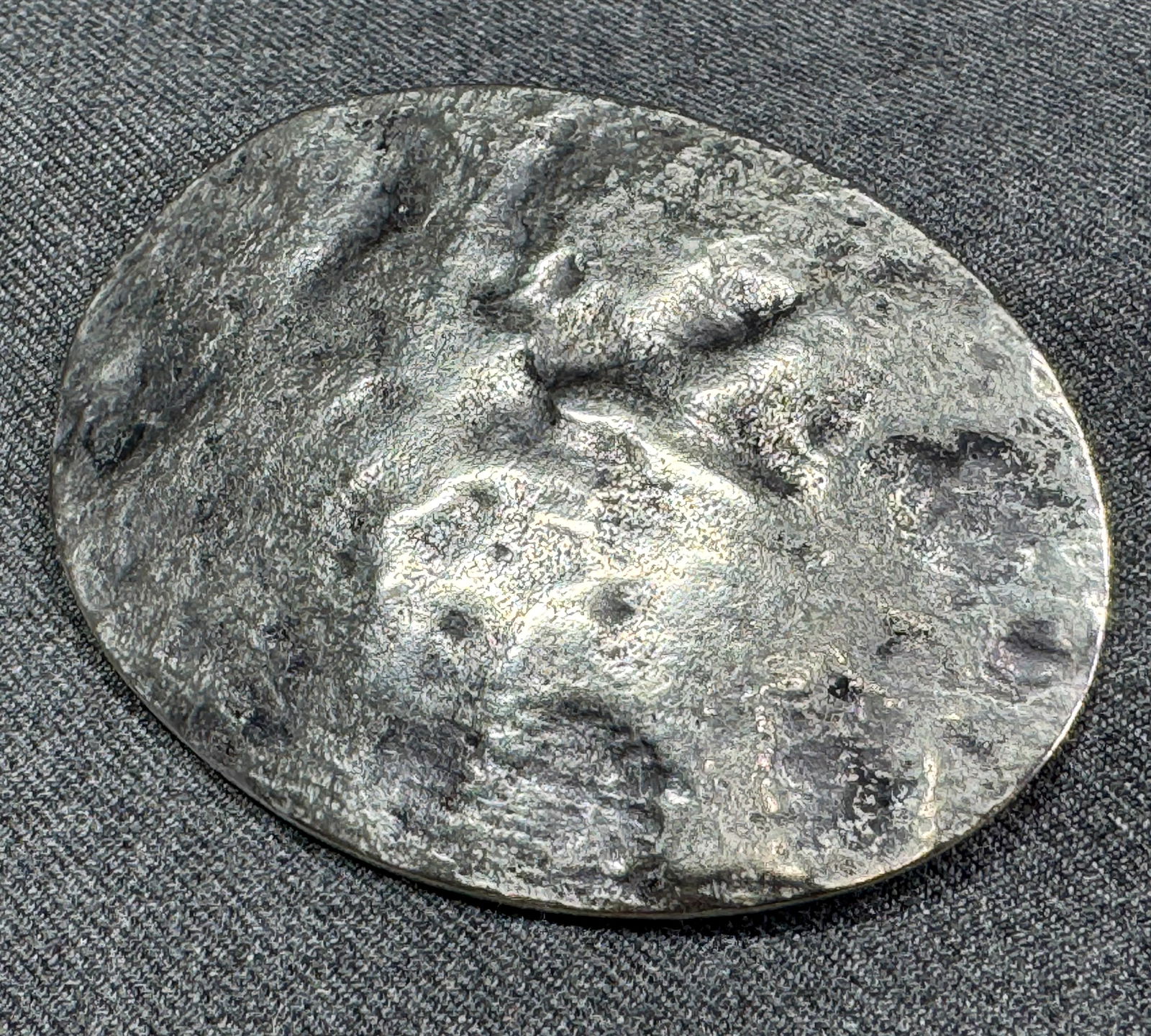 Vintage Max Mara black accents silvertone hammered metal large pin brooch.: Vintage Max Mara black accents silvertone hammered metal large pin brooch. Marked. For measures please refer to the pictures taken with a measuring tape. Weight: 40 Grams. This is a NO RESERVE AUCTION