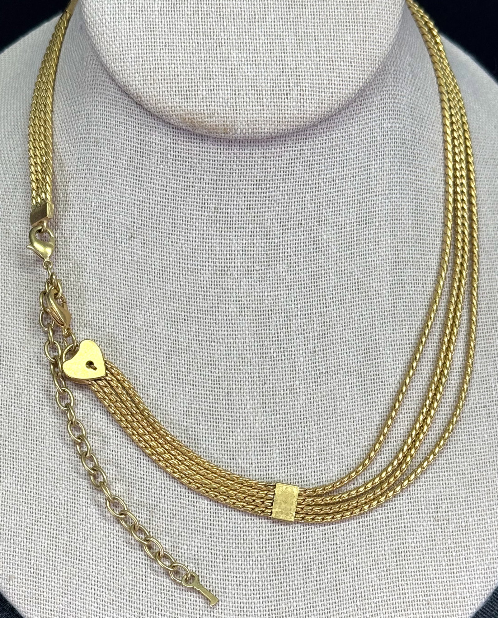 Vintage 80s heart lock & key goldtone snake chain 3 strands necklace: Vintage 80s heart lock & key goldtone snake chain 3 strands necklace. Unmarked For measures please refer to the pictures taken with a measuring tape. Weight: 32 Grams. This is a NO RESERVE AUCTION: th