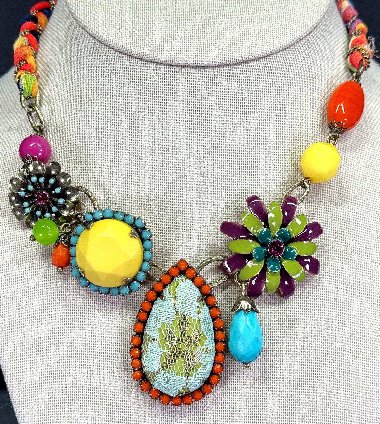 Bohm multicolor enamel, rhinestones, glass, plastic, fabric bronzed metal flowers dangles necklace: Bohm multicolor enamel, rhinestones, glass, plastic, fabric bronzed metal flowers dangles necklace. Marked. For measures please refer to the pictures taken with a measuring tape. Weight: 36 Grams. IN 