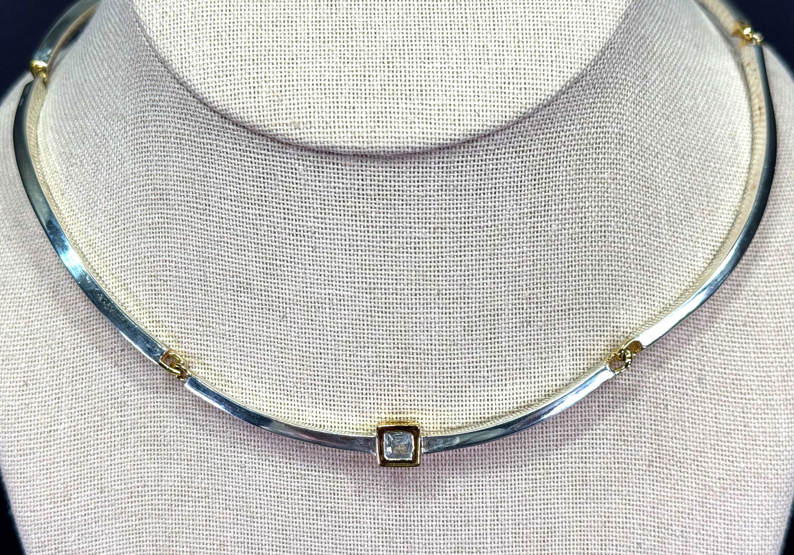 Vintage Givenchy solitaire crystal golden accents silvertone metal choker necklace: Vintage Givenchy solitaire crystal golden accents silvertone metal choker necklace. Marked. For measures please refer to the pictures taken with a measuring tape. Weight: 28 Grams. IN HOUSE Estimated*