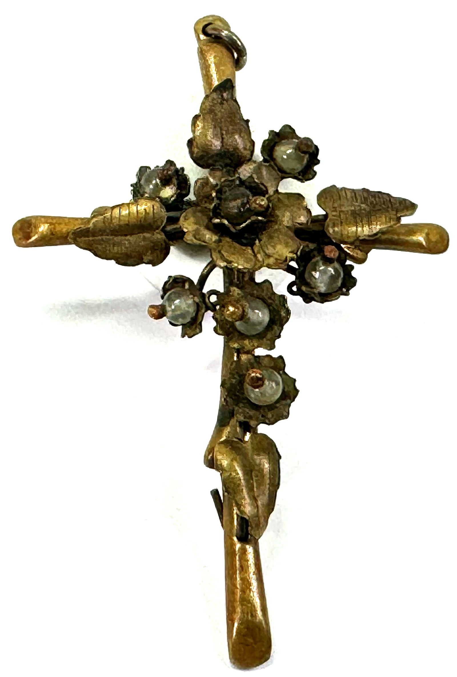 Antique branch with leaves & flowers glass beads bronze color metal cross pendant.: Antique branch with leaves & flowers glass beads bronze color metal cross pendant. Unmarked. For measures please refer to the pictures taken with a measuring tape. Weight: 7 Grams. This is a NO RESERV