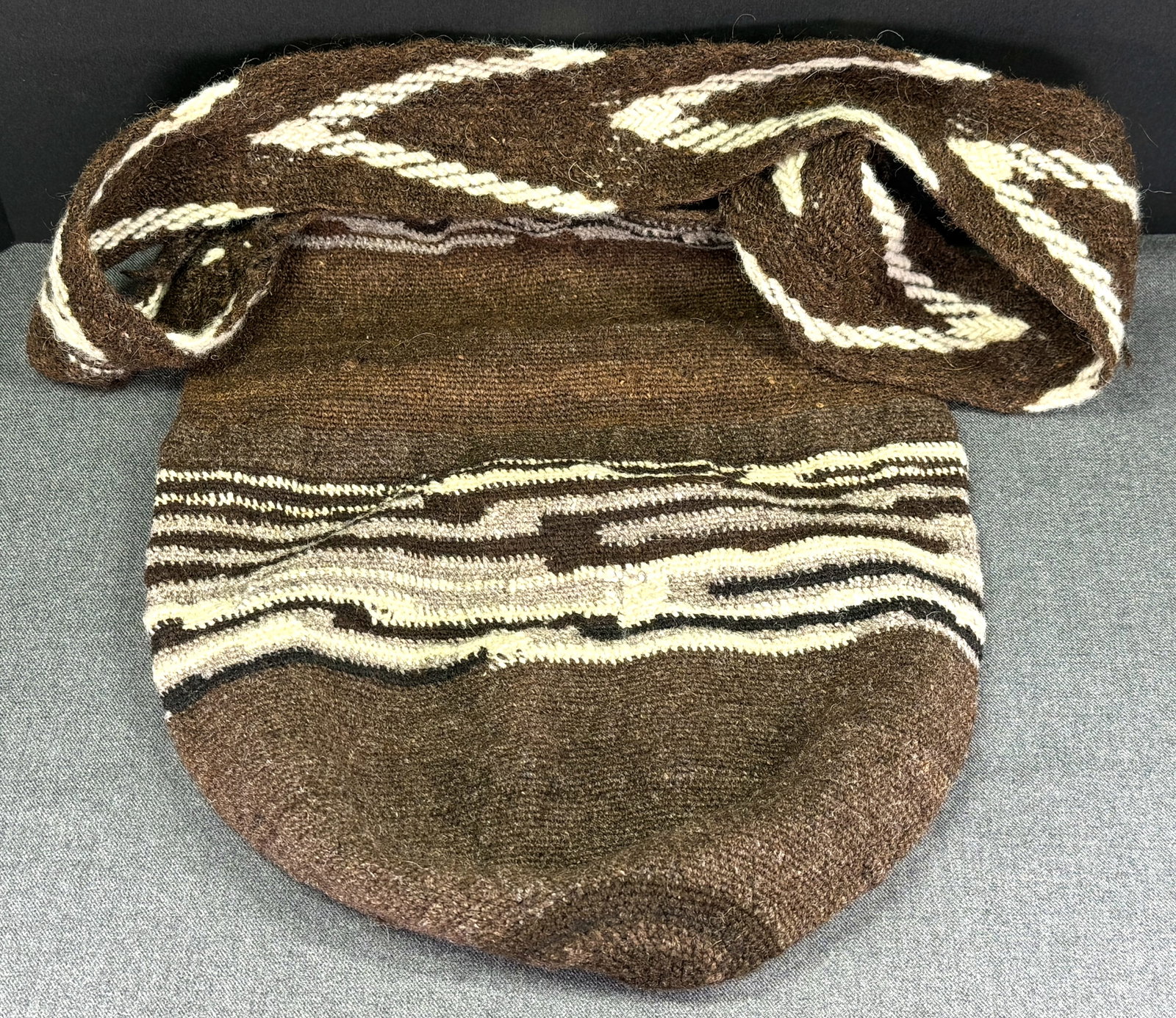 Wayuu Tribes Colombia Handmade Arhuaca Natural Wool Mochila Bag.: Wayuu Tribes Colombia Handmade Arhuaca Natural Wool Mochila Bag. Unmarked. For measures please refer to the pictures taken with a measuring tape. This is a NO RESERVE AUCTION: there are no hidden or c