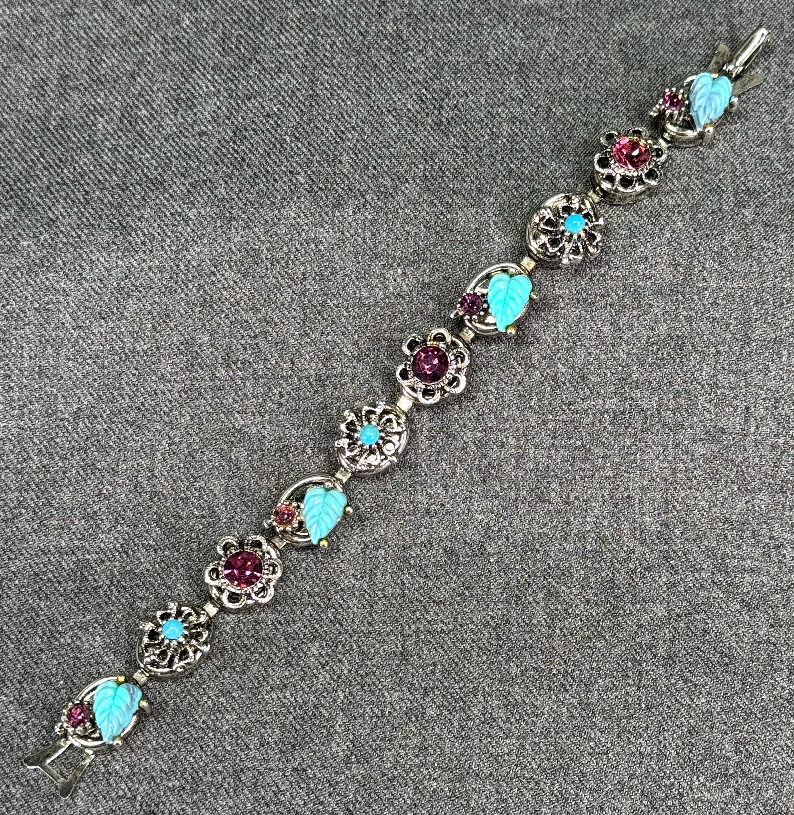 Vintage goldette style crystals flowers & turquoise plastic leaves silvertone bracelet (1 of 12)