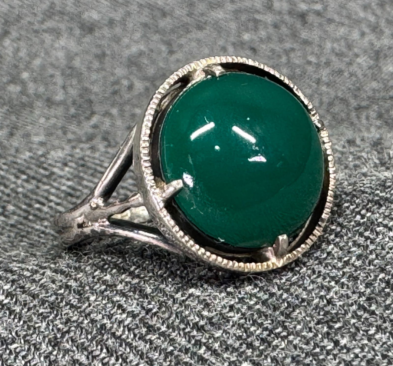 Vintage art deco chrysoprase silver ring (1 of 8)