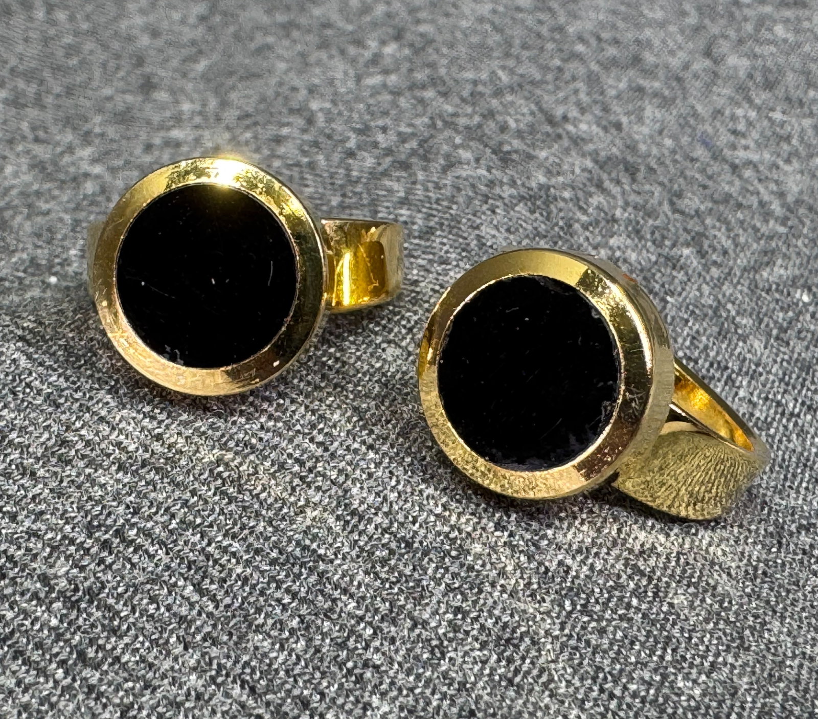 Vintage 80s black lucite dot goldtone metal rings. Lot of 2: Vintage 80s black lucite dot goldtone metal rings. Lot of 2. Unmarked. Size is around 7 (please see pic taken with sizer). For measures please refer to the pictures taken with a measuring tape. Weight