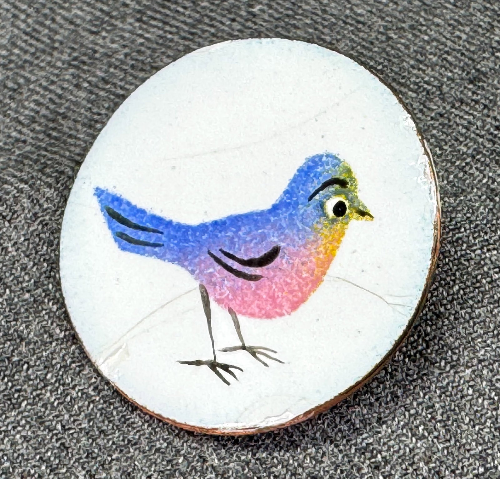 Vintage 60s artsy hand painted bird enameled copper rounded pin brooch: Vintage 60s artsy hand painted bird enameled copper rounded pin brooch. Unmarked. For measures please refer to the pictures taken with a measuring tape. Weight: 10 Grams. This is a NO RESERVE AUCTION: