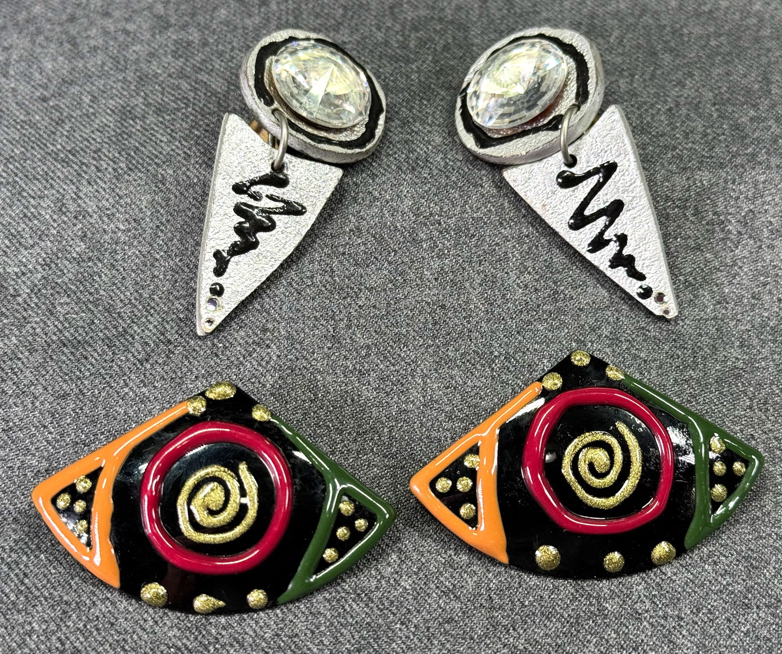 Vintage artsy hand painted tin studs & jeweled wooden clip on earrings: Vintage artsy hand painted tin studs & jeweled wooden clip on earrings. Unmarked. For measures please refer to the pictures taken with a measuring tape. Weight: 28 Grams. This is a NO RESERVE AUCTION: