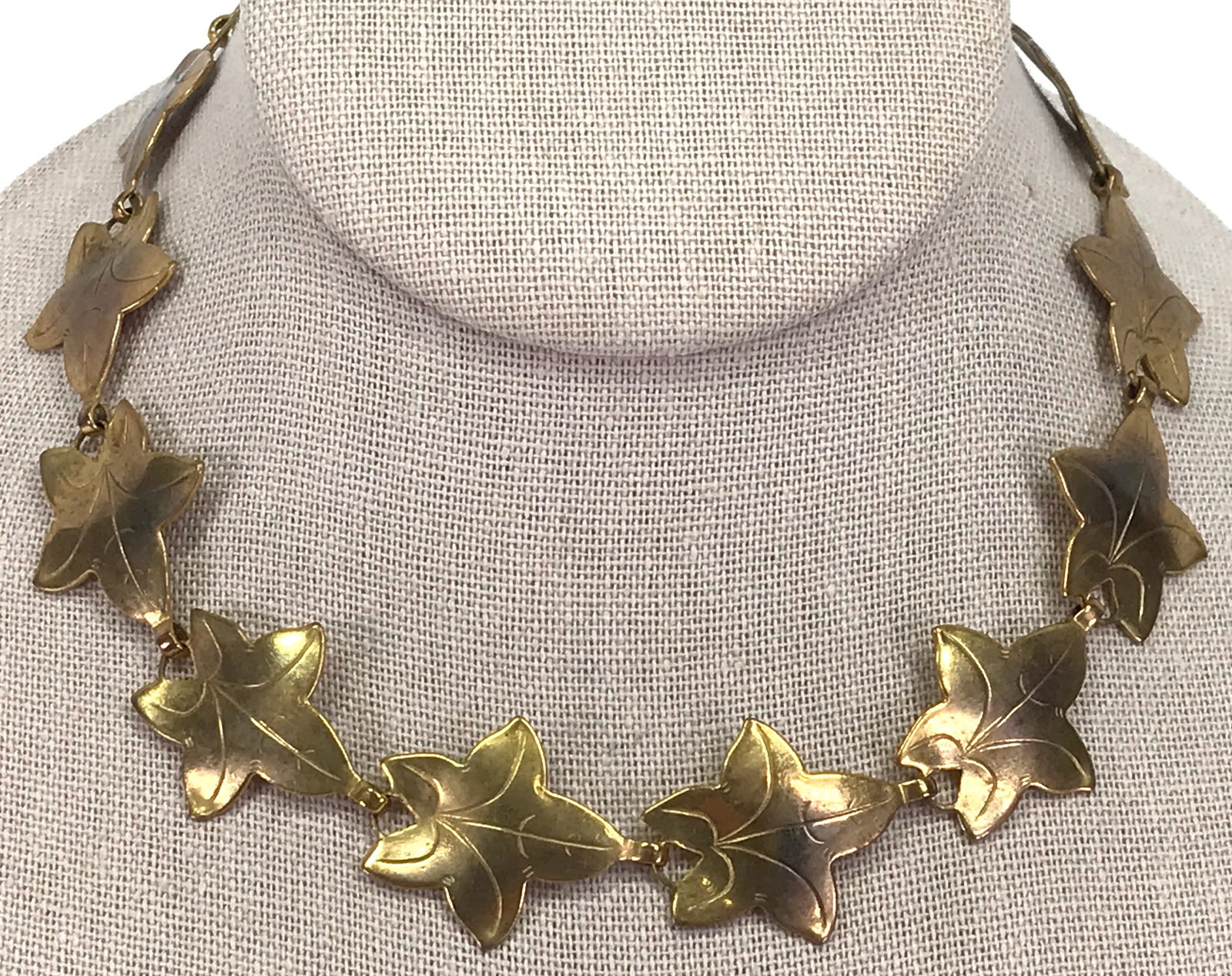 Vintage MCM goldtone metal leaves collar necklace.: Vintage MCM goldtone metal leaves collar necklace. Unmarked. For measures please refer to the picture taken with a measuring tape. Weight: 13 Grams. This is a NO RESERVE AUCTION: there are no hidden o