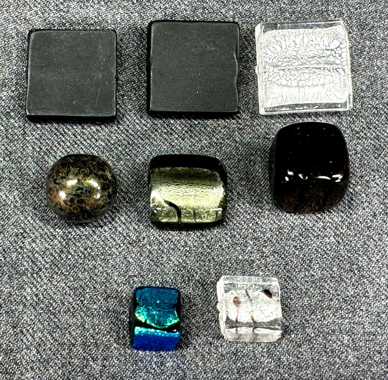 Artsy assorted hand crafted glass beads. lot of 8: Artsy assorted hand crafted glass beads. lot of 8 For measures please refer to the pictures taken with a measuring tape. Weight: 32 Grams. This is a NO RESERVE AUCTION: there are no hidden or confiden