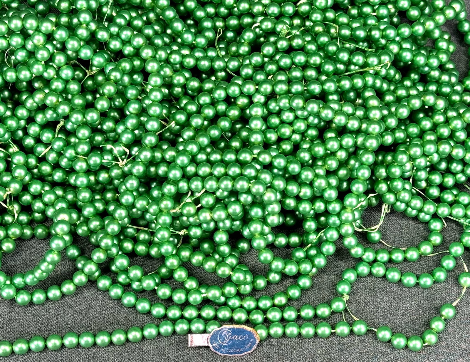 Vintage Czech Jaco metallic green pearly beads strands. Unused. 1 L & 12 Oz.: Vintage Czech Jaco metallic green pearly beads strands. Unused. 1 L & 12 Oz. Jaco Made in Czechoslovakia paper label. For measures please refer to the pictures taken with a measuring tape. Weight: 750