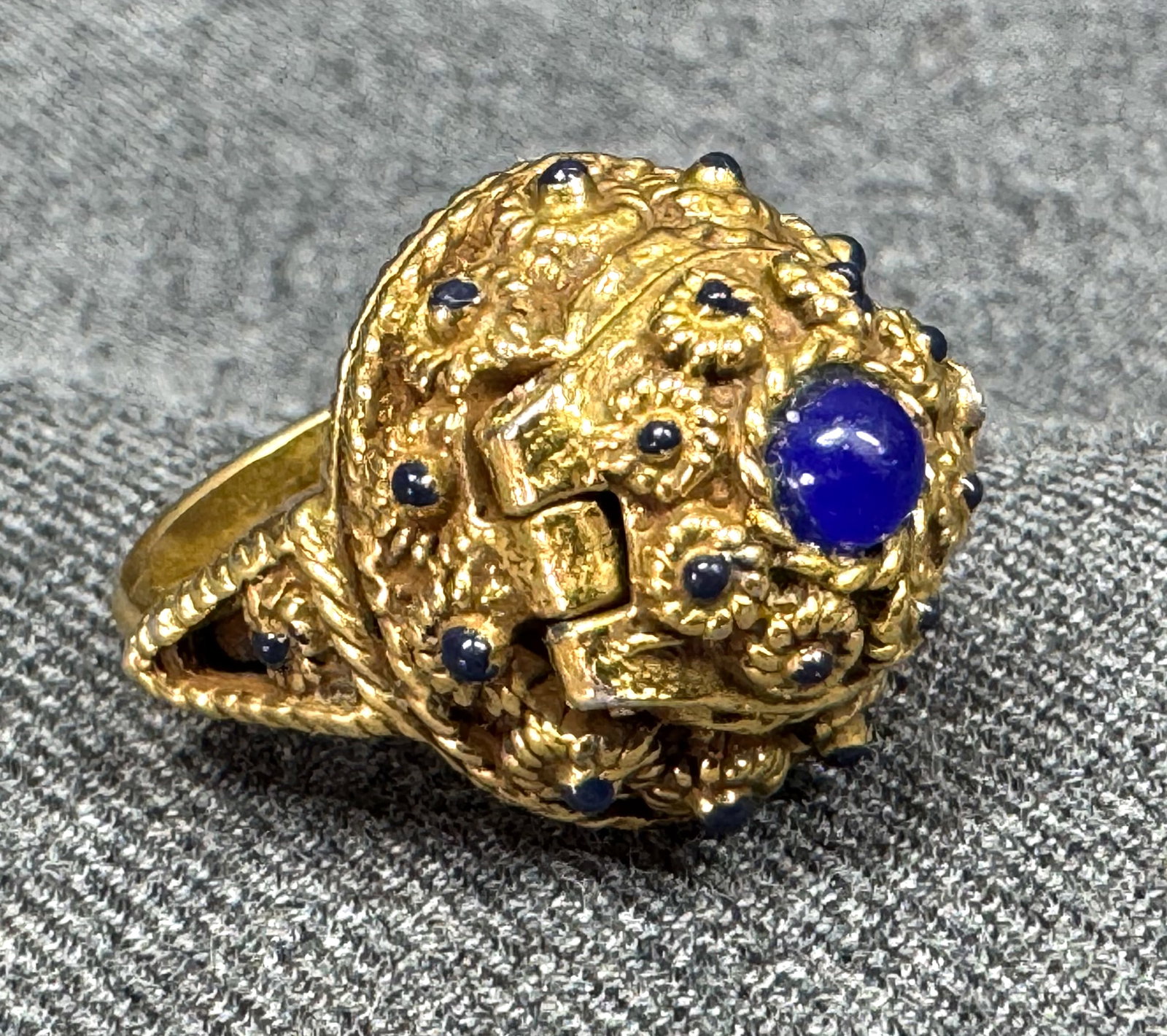 Vintage blue enamel and cab goldtone metal poison adjustable ring: Vintage blue enamel and cab goldtone metal poison adjustable ring. Unmarked. For measures please refer to the pictures taken with a measuring tape. Weight: 12 Grams. IN HOUSE Estimated* shipping and h
