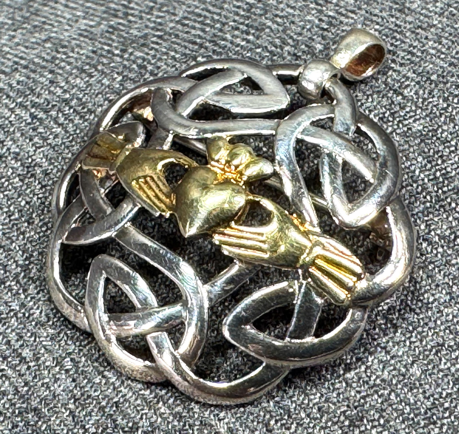 Vintage JMH Ireland gilt & silver sterling infinity Celtic Knot Claddagh brooch / pendant.: Vintage JMH Ireland gilt & silver sterling infinity Celtic Knot Claddagh brooch / pendant. Marked. For measures please refer to the pictures taken with a measuring tape. Weight: 5.57 Grams. IN HOUSE E