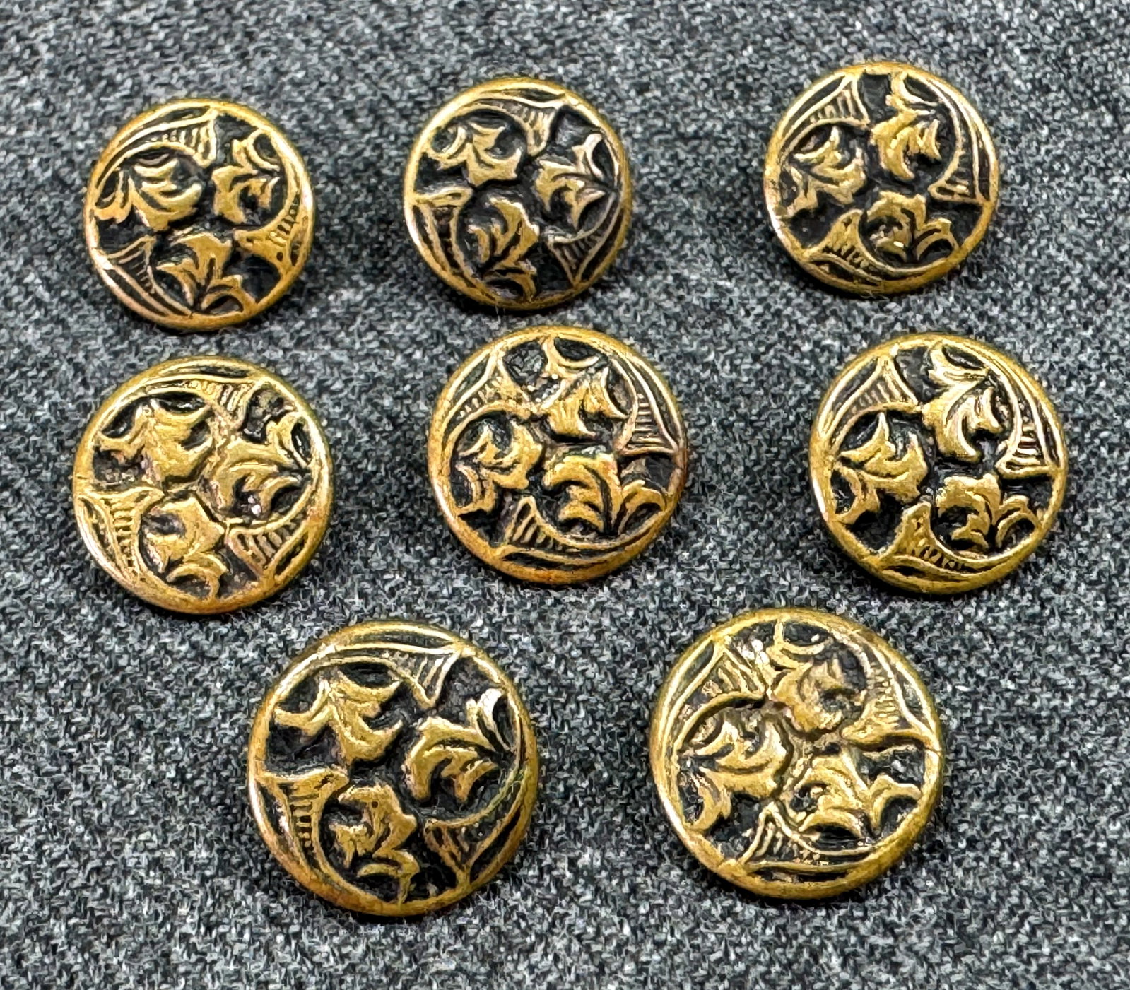 Antique Edwardian black enamel goldtone metal leaves small buttons. Lot of 8: Antique Edwardian black enamel goldtone metal leaves small buttons. Lot of 8. For measures please refer to the pictures taken with a measuring tape. Weight: 4 Grams IN HOUSE Estimated* shipping and ha