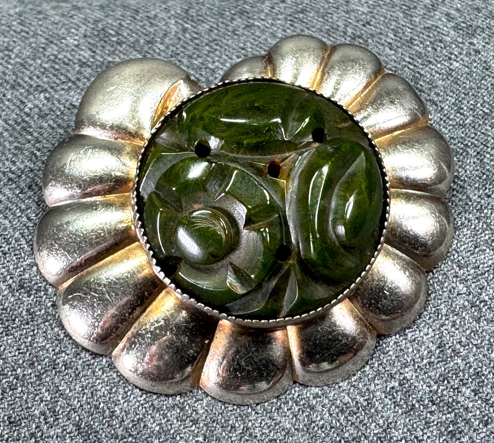 Vintage carved flower and leaves green spinach bakelite medallion goldtone metal pin brooch (1 of 8)
