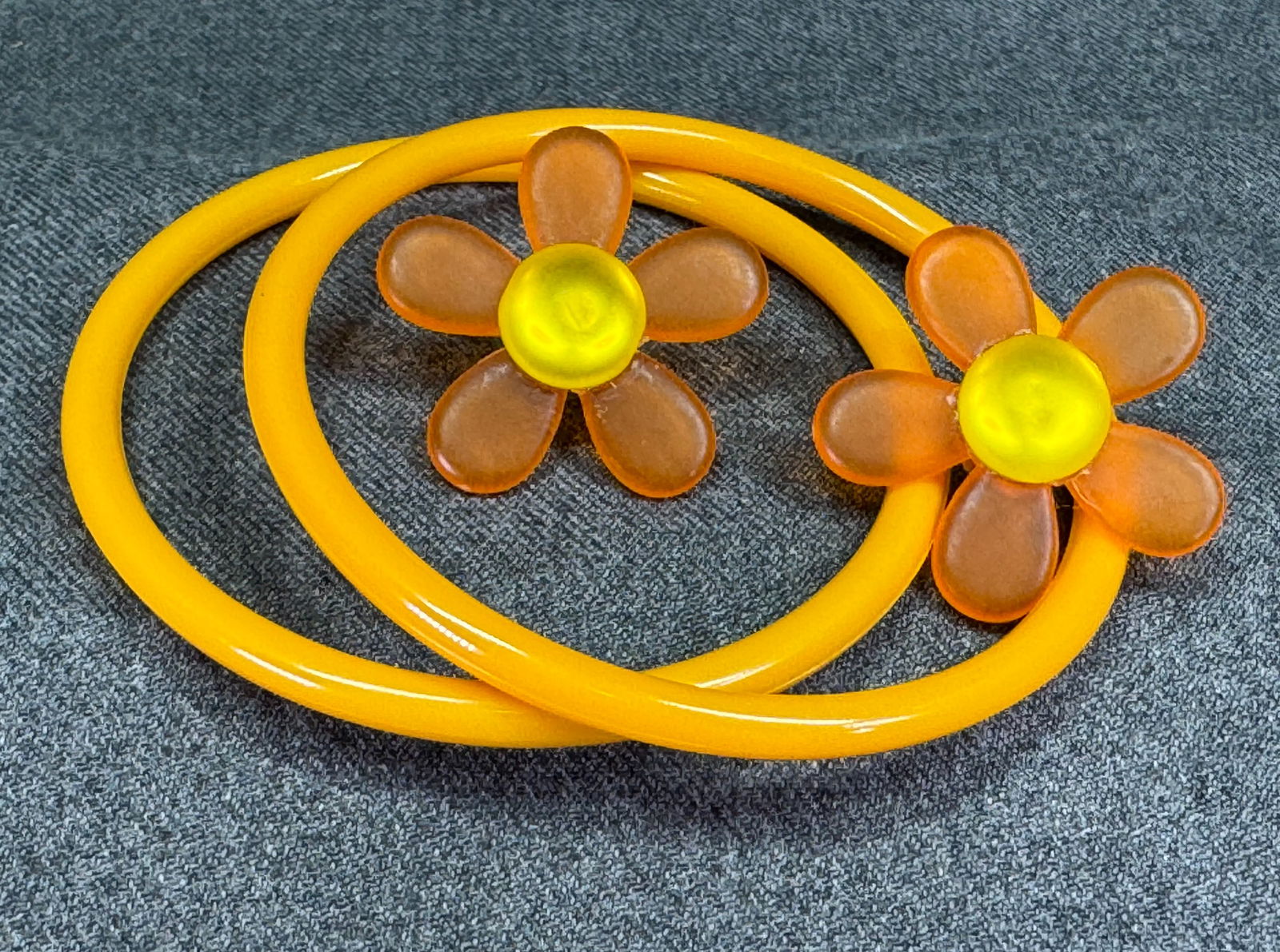 Vintage frosted orange & yellow plastic stud earrings and two bracelet bangles (1 of 7)