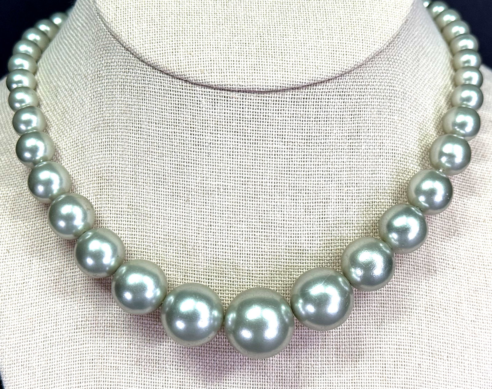 Vintage Japanese silvered gray pearly beads collar necklace: Vintage Japanese silvered gray pearly beads collar necklace, Marked. For measures please refer to the pictures taken with a measuring tape. Weight: 34 Grams. IN HOUSE Estimated* shipping and handling 