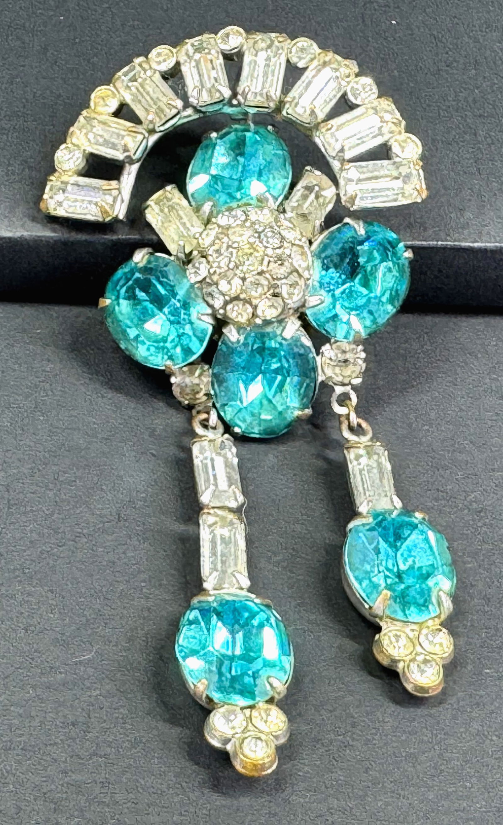 Vintage open back crystals silvertone metal flower with dangles devant de corsage brooch (1 of 9)