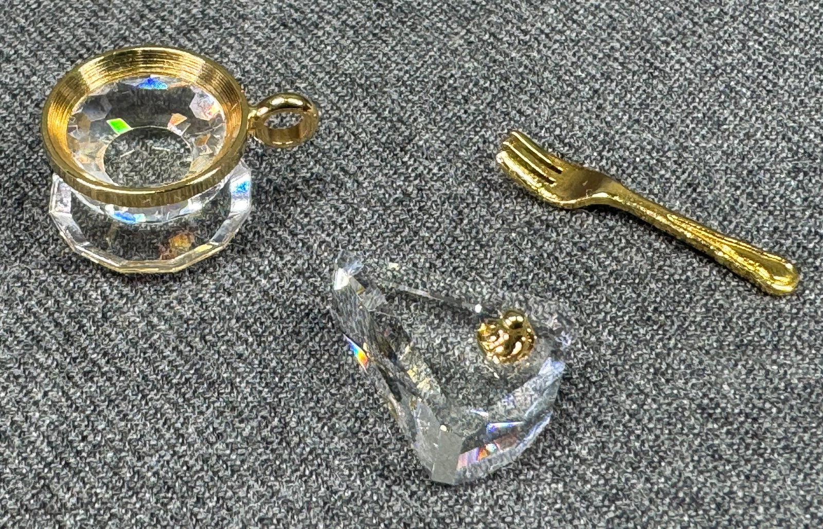 Swarovski Crystal Memories Cake, Fork & Teacup Miniature Ornament in Box: Swarovski Crystal Memories Cake, Fork & Teacup Miniature Ornament in Box. For measures please refer to the pictures taken with a measuring tape. This is a NO RESERVE AUCTION: there are no hidden or co