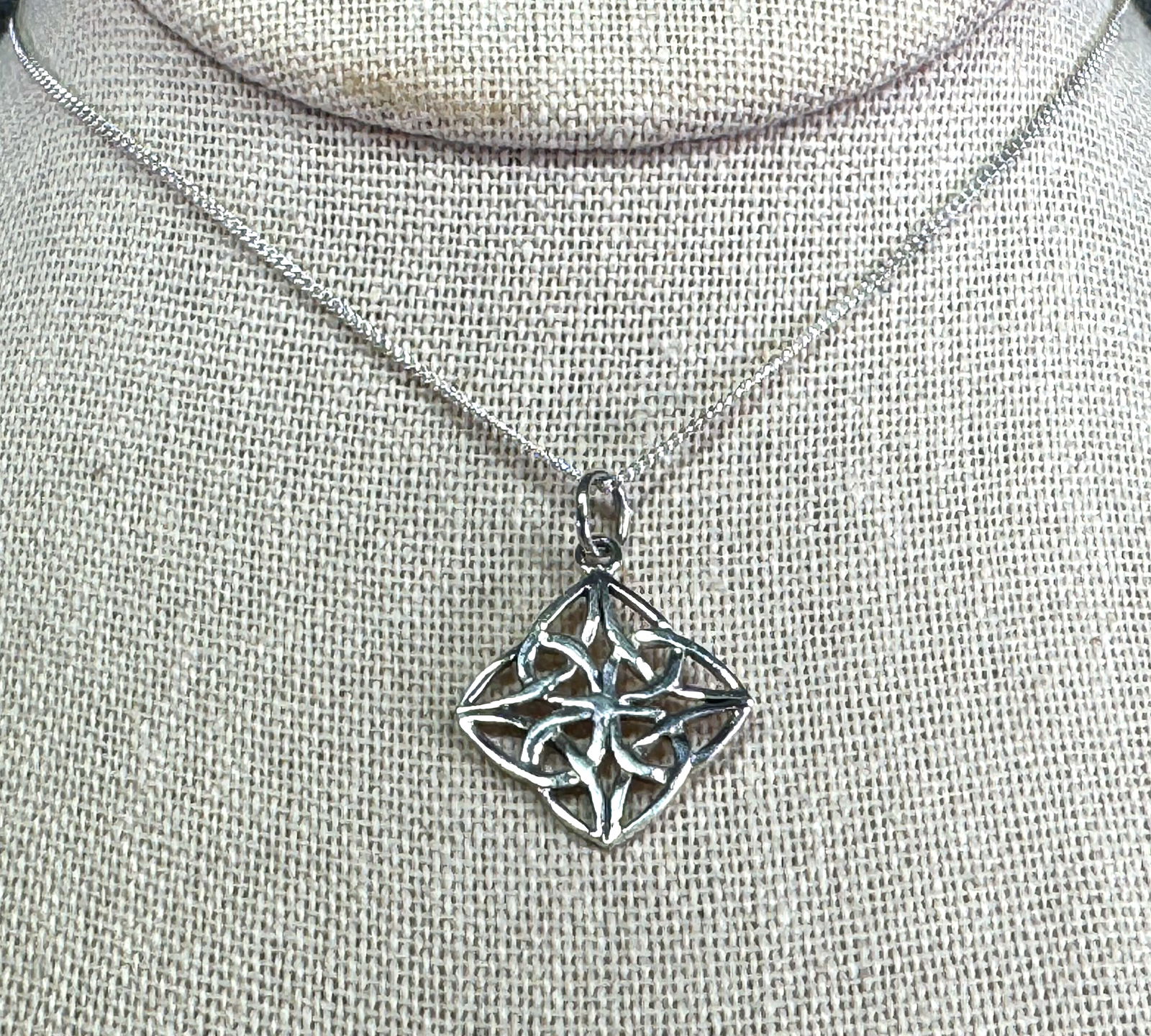 Vintage JC 925 Italy Celtic infinity knot pendant with chain strap necklace. Both marked. (1 of 8)