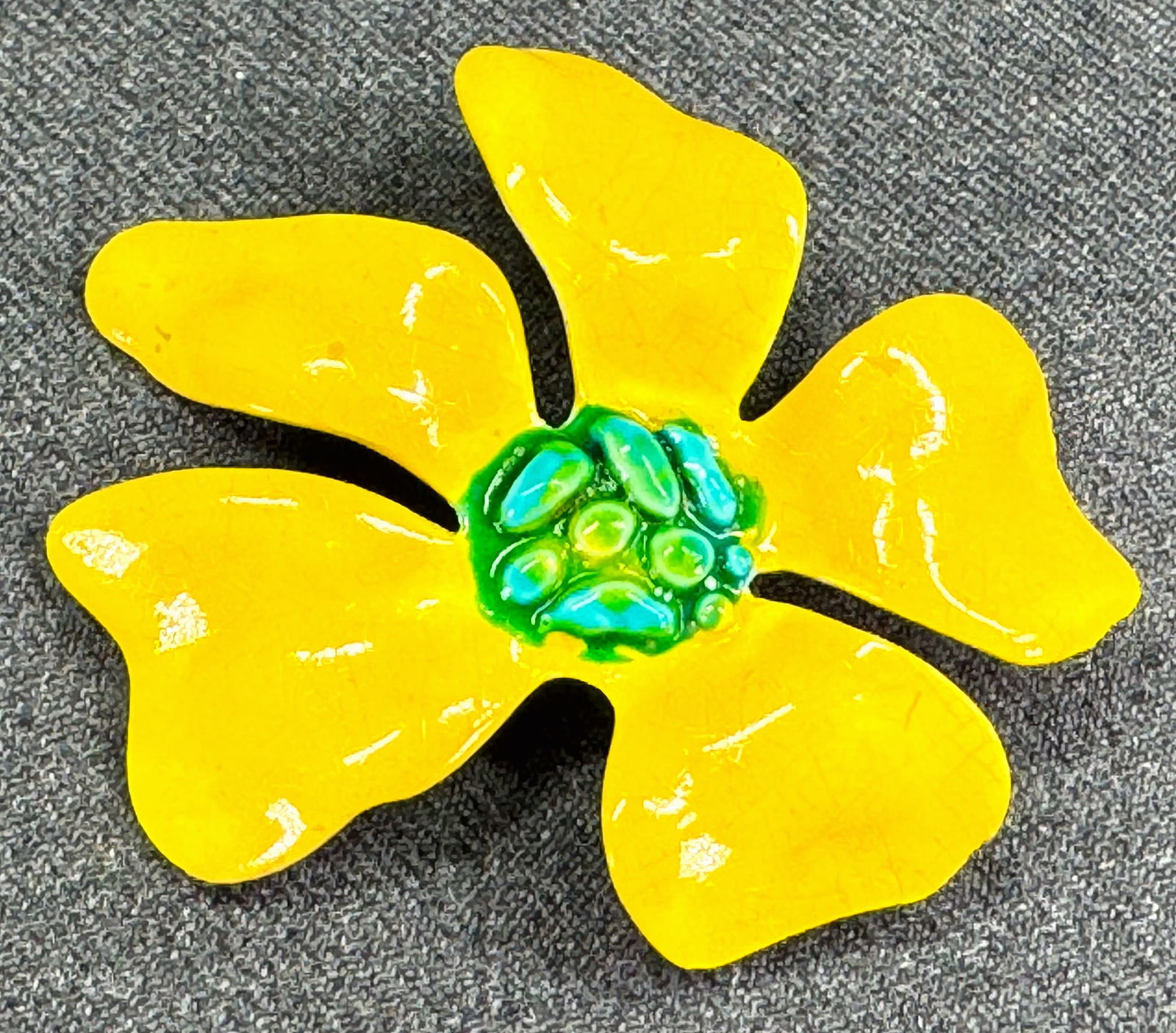 Vintage Lisner style enamel goldtone metal flowers pin brooch (1 of 7)