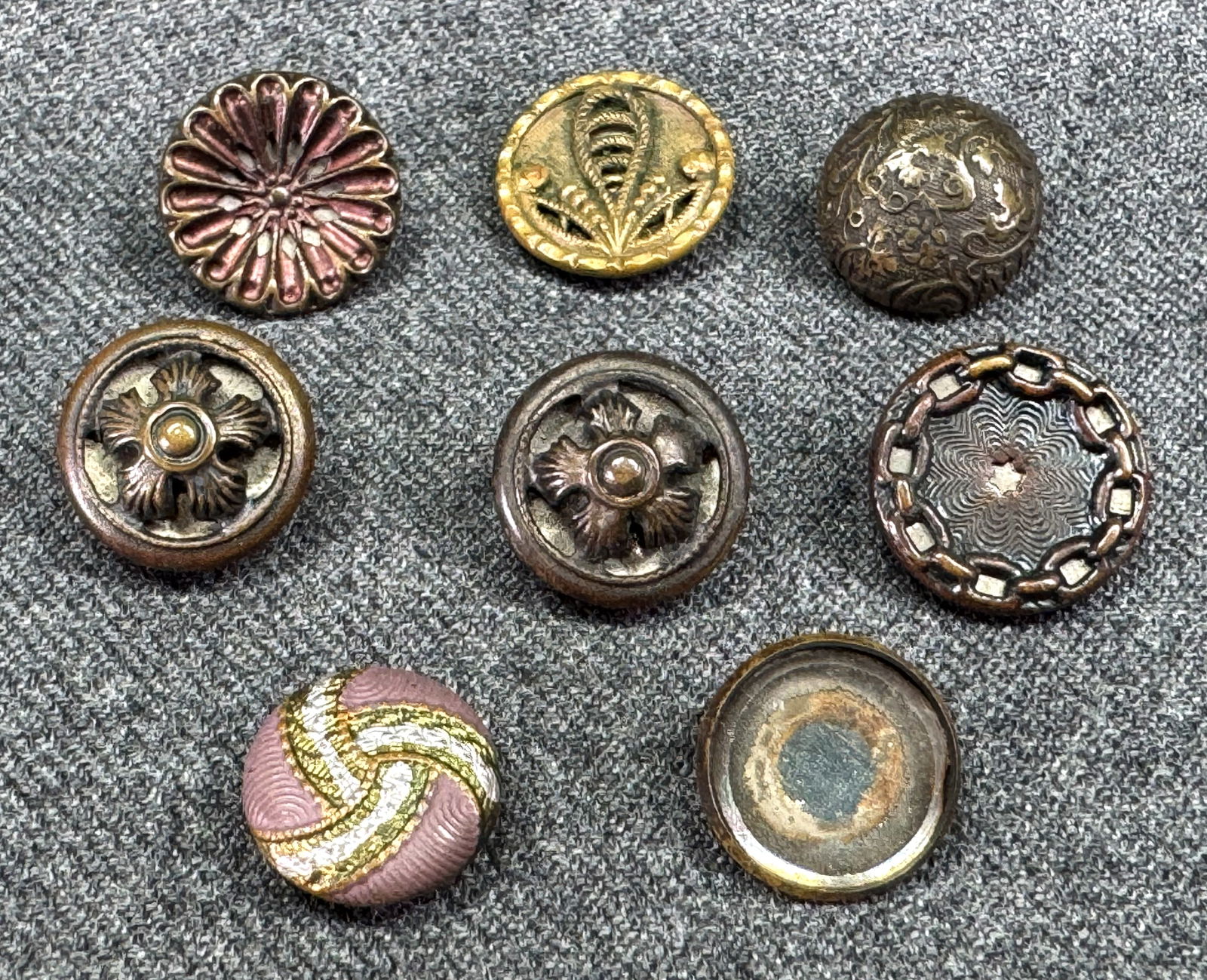 Antique Victorian Edwardian assorted buttons . Lot of 8 (1 of 6)