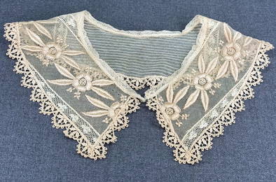 Antique flowers and leaves lace tulle collar.