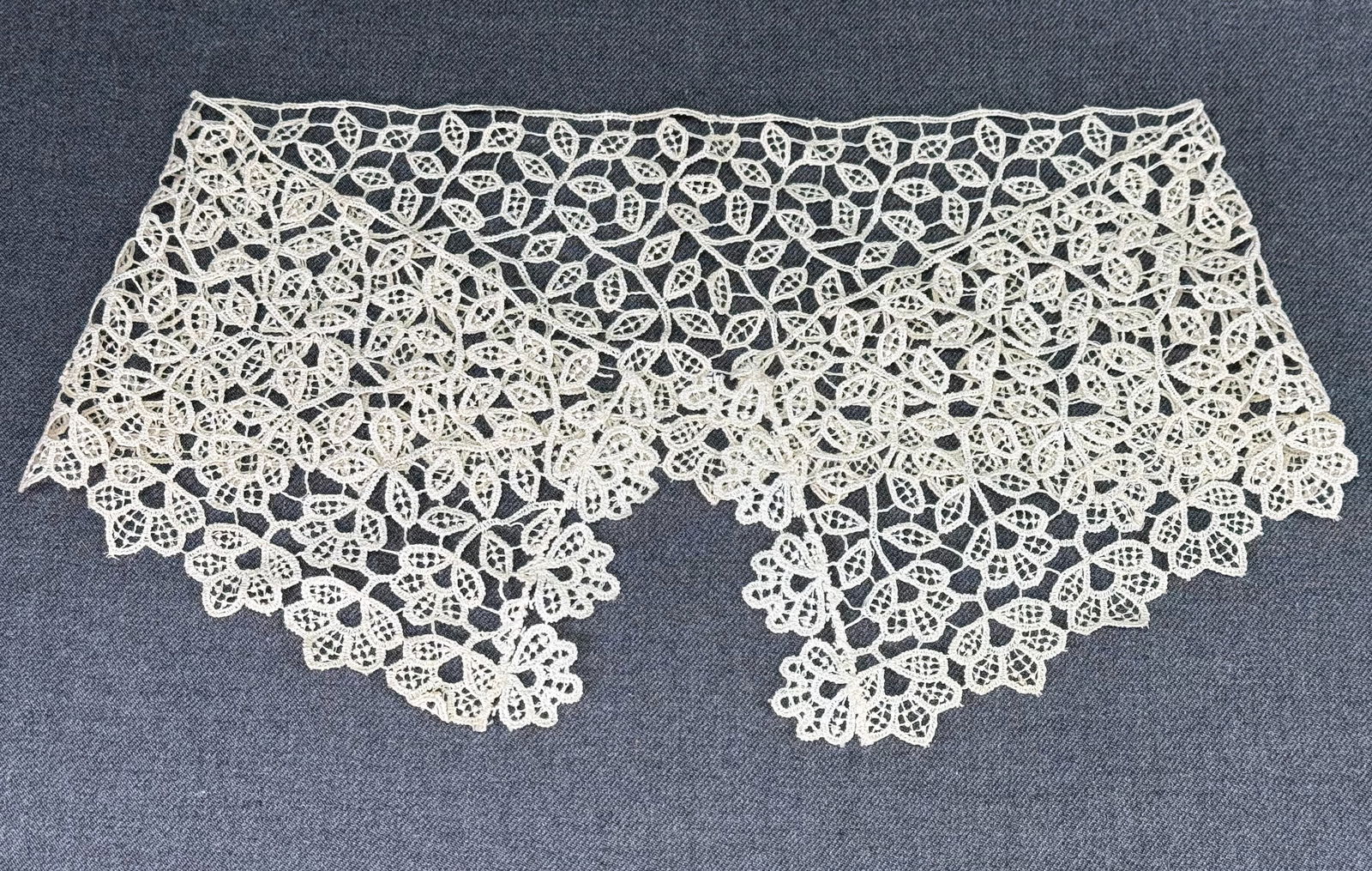 Vintage flowers lace collar . (1 of 7)