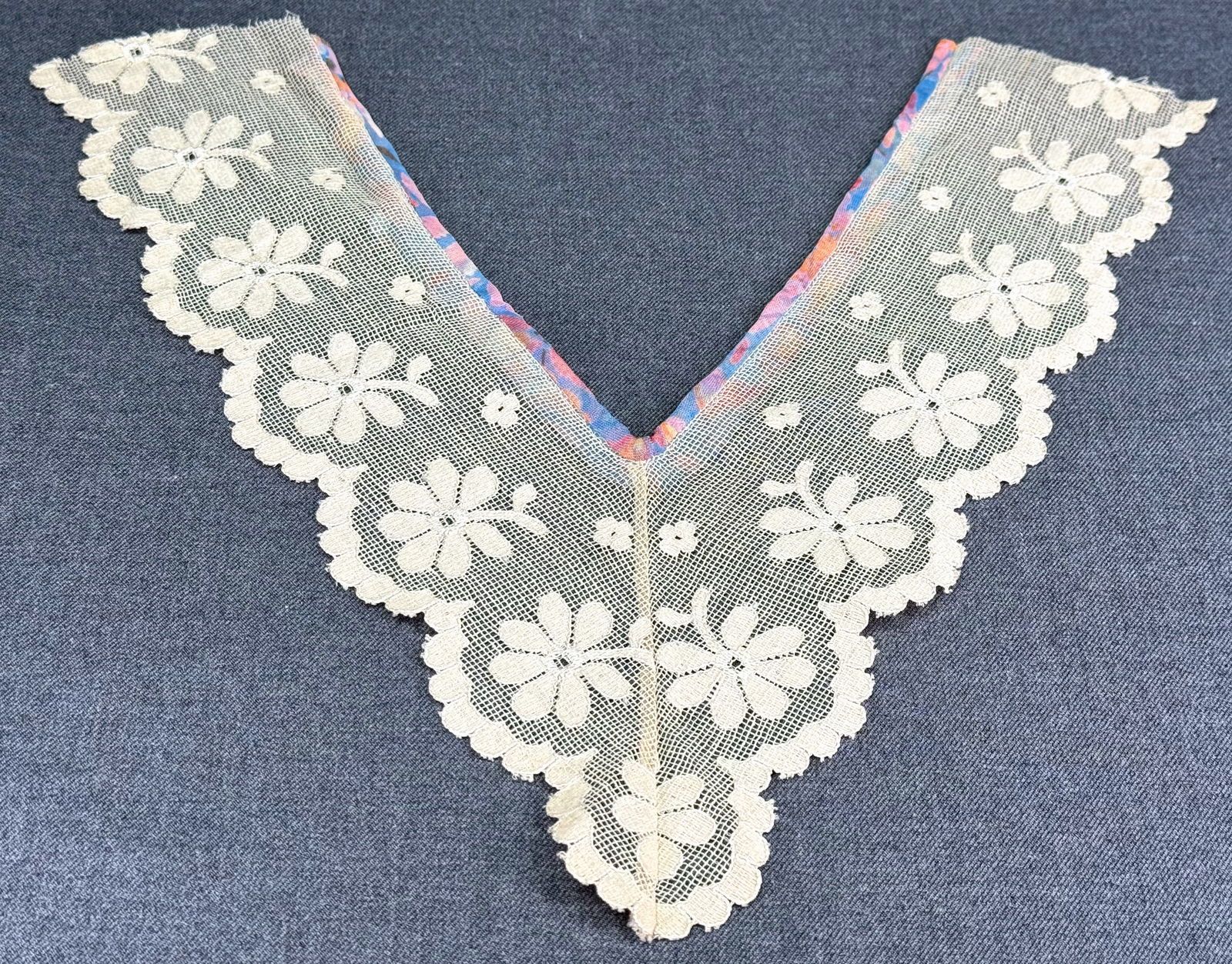 Vintage flowers lace collar  with fabric trim. (1 of 5)