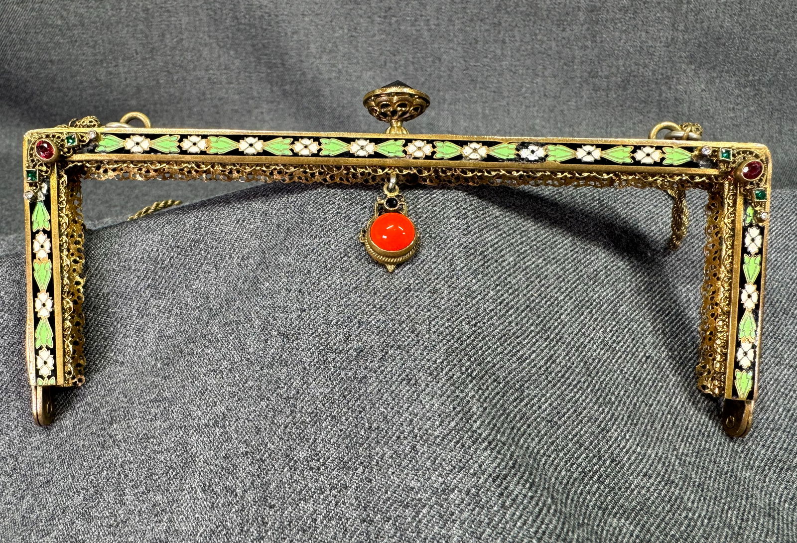 Antique jeweled and enameled flowers goldtone metal purse frame: Antique jeweled and enameled flowers goldtone metal purse frame. Push down jeweled filigree clasp. Pull ring. For measures please refer to the pictures taken with a measuring tape.< IN HOUSE Estimated