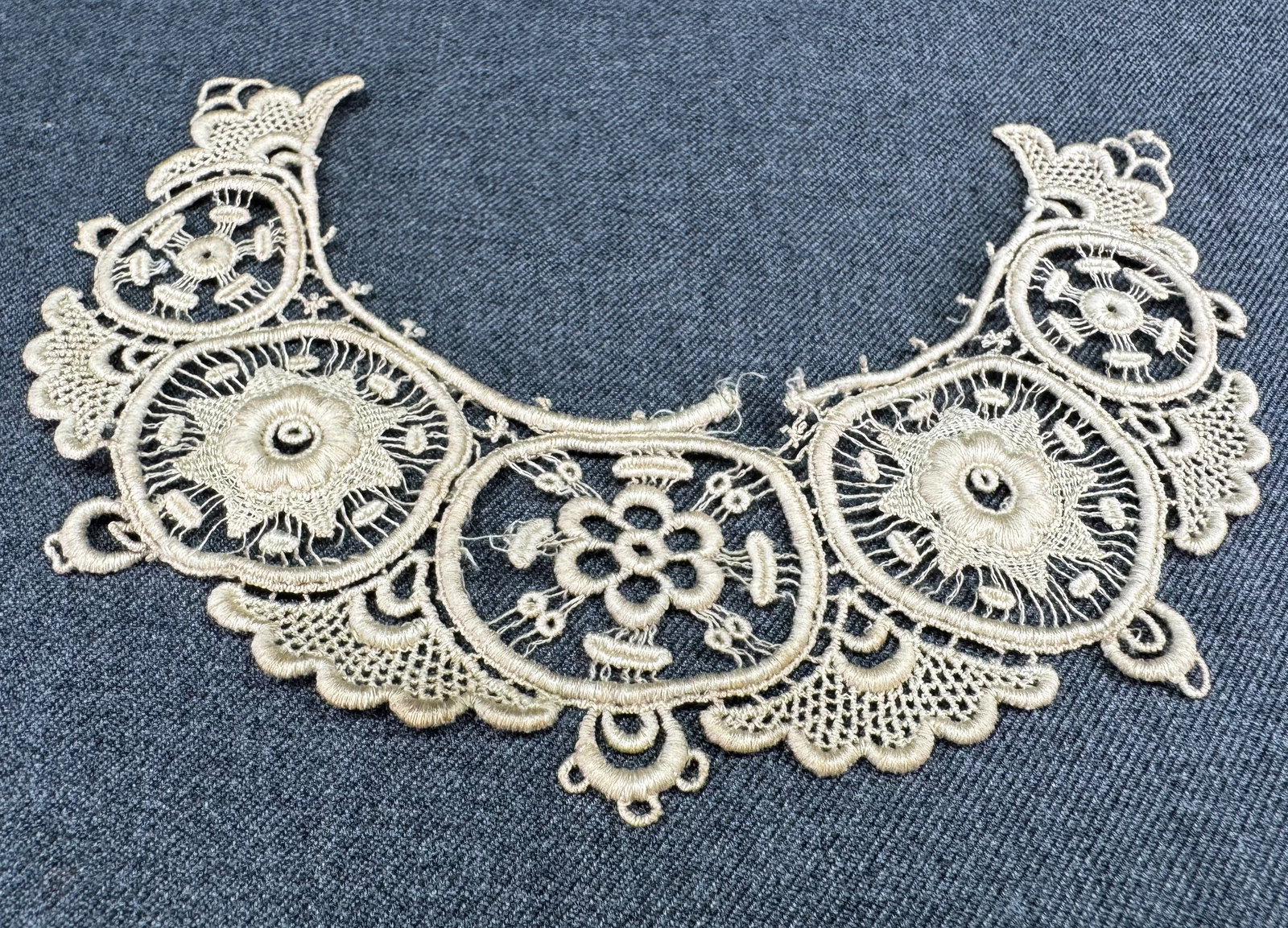 Antique flowers embroidery fabric applique / dolls collar: Antique flowers embroidery fabric applique / dolls collar. For measures please refer to the pictures taken with a measuring tape. IN HOUSE Estimated* shipping and handling cost within the U.S. : $7 We