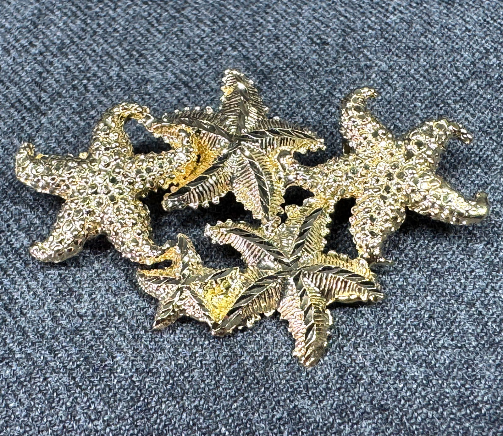 14K yellow gold textured starfish medallion scarf ring. Marked RD 14K. (1 of 11)