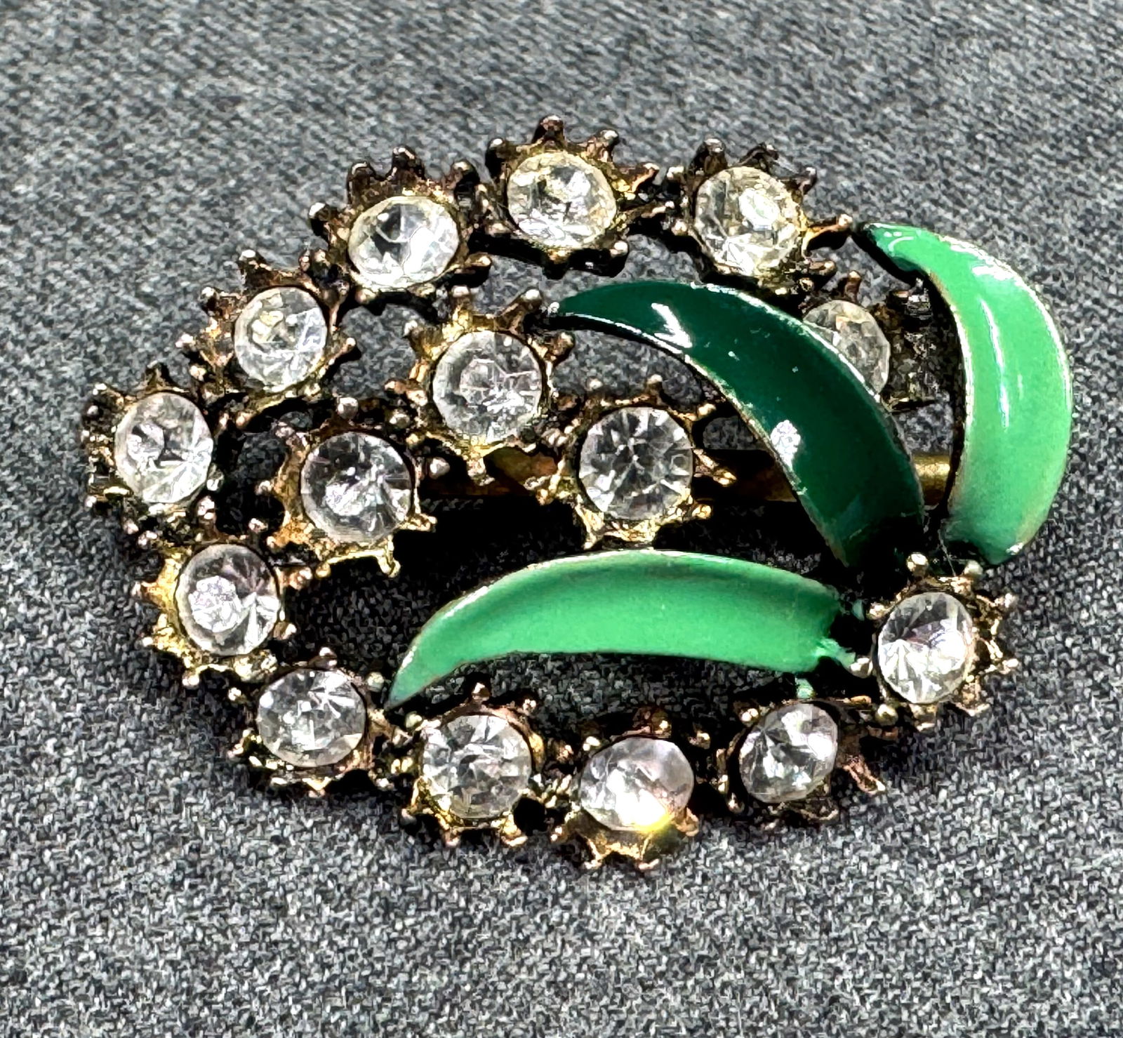 Vintage green leaves clear rhinestones goldtone metal pin brooch (1 of 7)