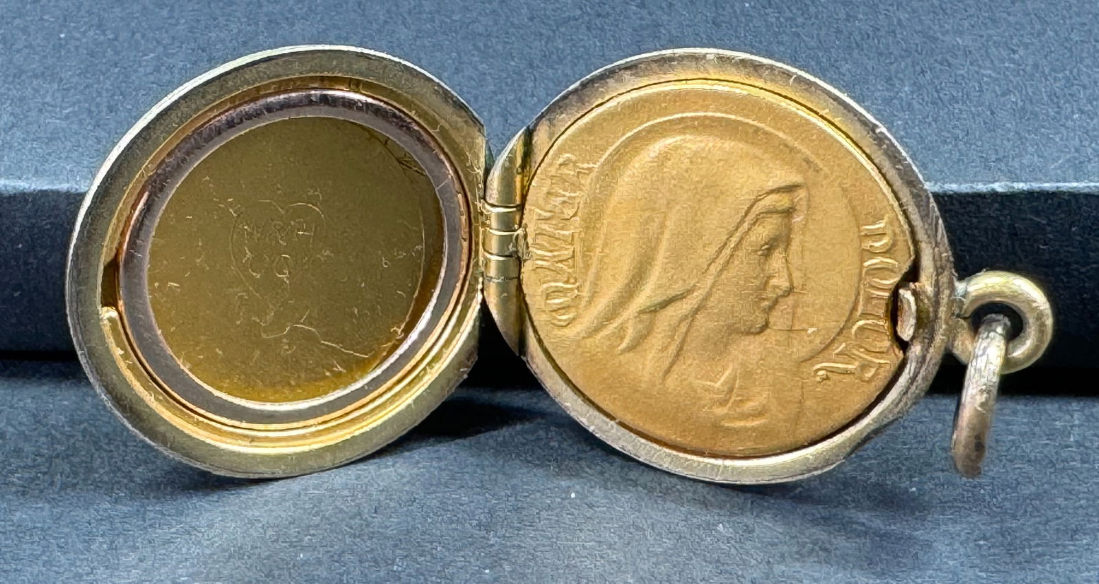 Antique Wightman & Hough Co. 1911 Our Lady Mater Dolor & Our Sacred Heart of Jesus gold filled: Antique Wightman & Hough Co. 1911 Our Lady Mater Dolor & Our Sacred Heart of Jesus gold filled locket pendant . Space for two photos. Marked WH Co inside a heart and Pat Jan 17,11. For measures please