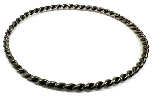 Vintage native american style twirl sterling silver bracelet bangle.: Vintage native american style twirl sterling silver bracelet bangle. Marked sterling. For measures please refer to the picture taken with a measure tape. Weight: 9.54 grams. This is a NO RESERVE AUCTI