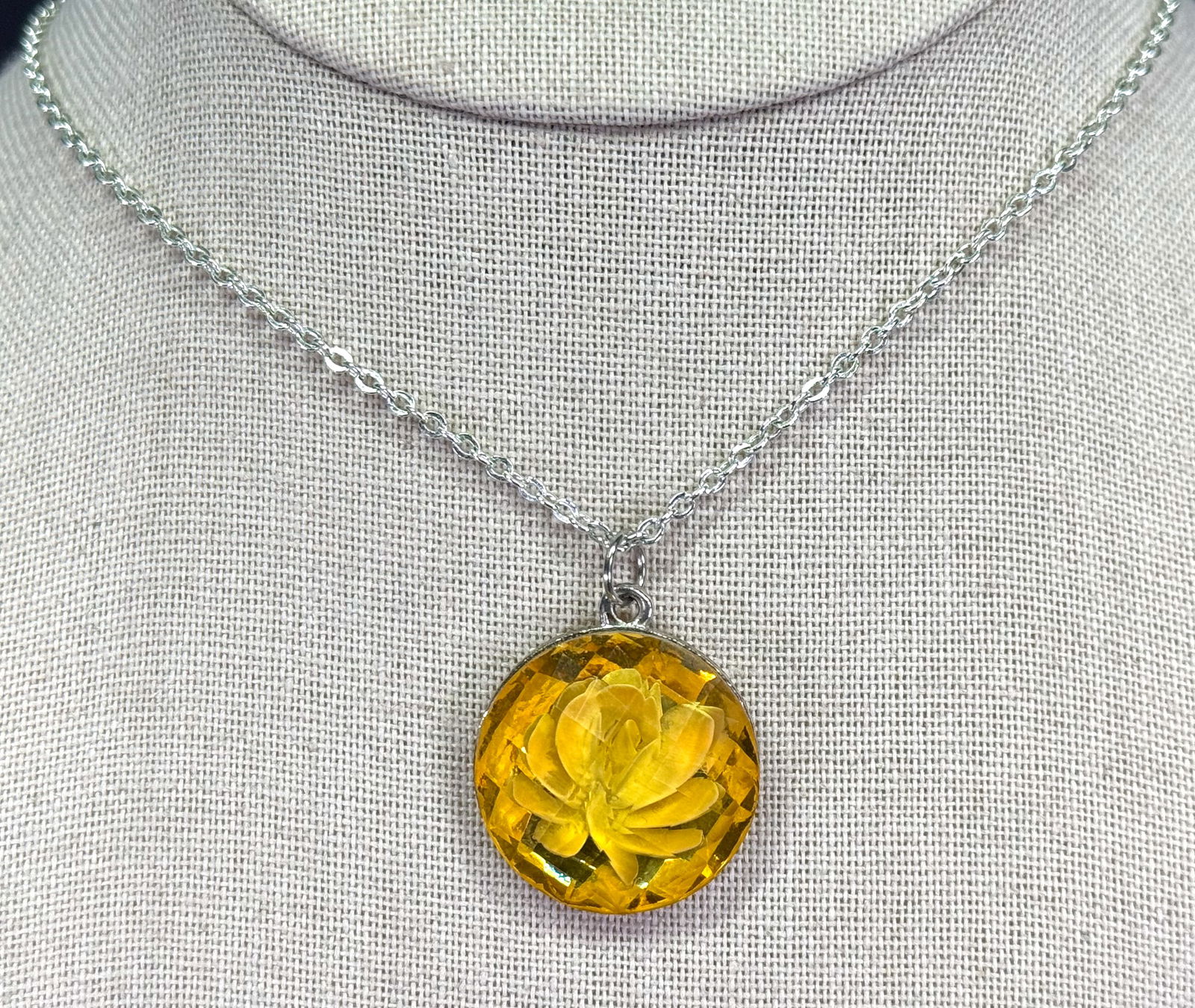 Vintage reverse carved flower faceted amber color plastic pendant chain collar necklace (1 of 4)