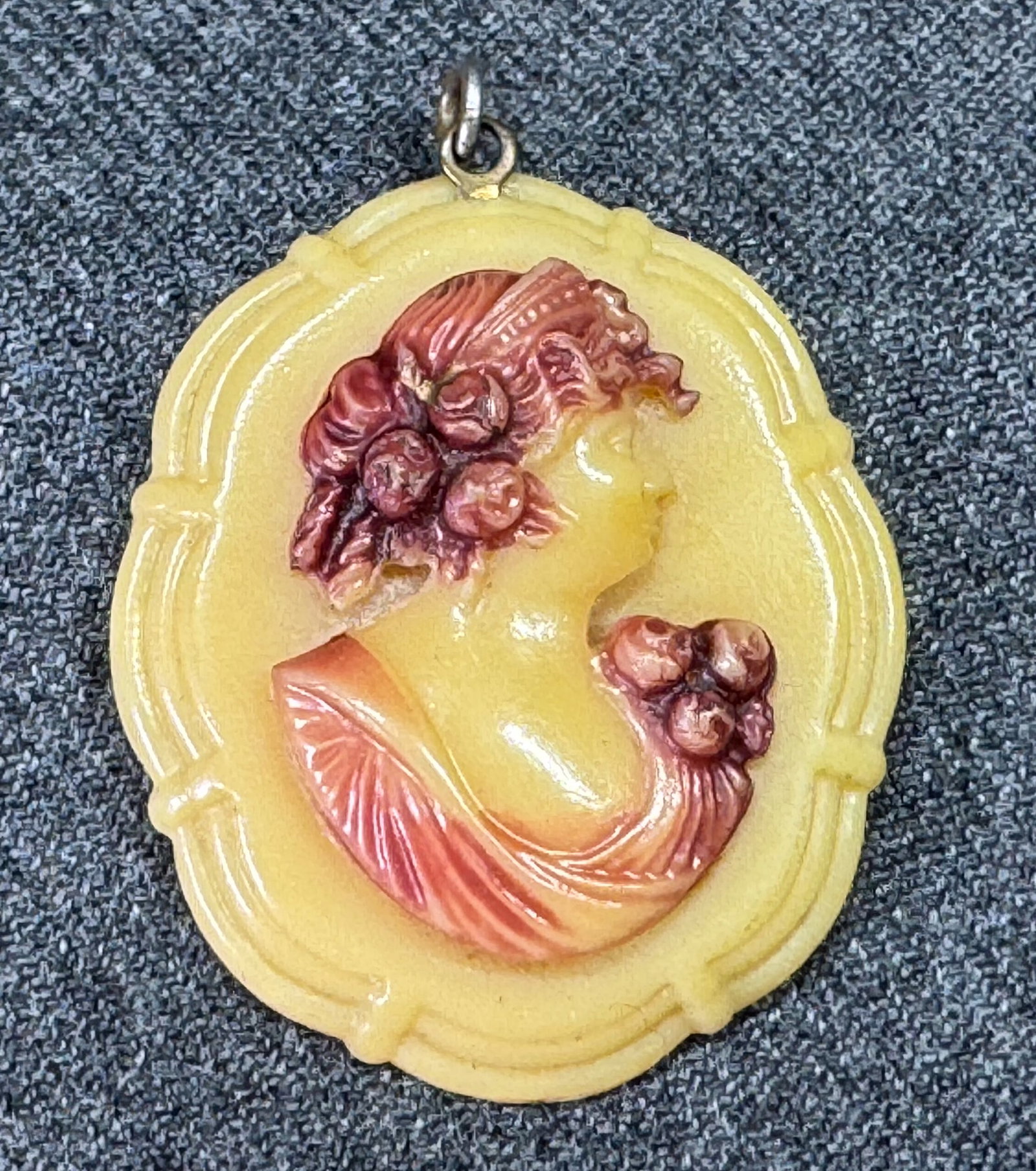 Antique celluloid cameo pendant: Antique celluloid cameo pendant. Unmarked. For measures please refer to the pictures taken with a measuring tape. Weight: 4 Grams. IN HOUSE Estimated* shipping and handling cost within the U.S. : $7 W