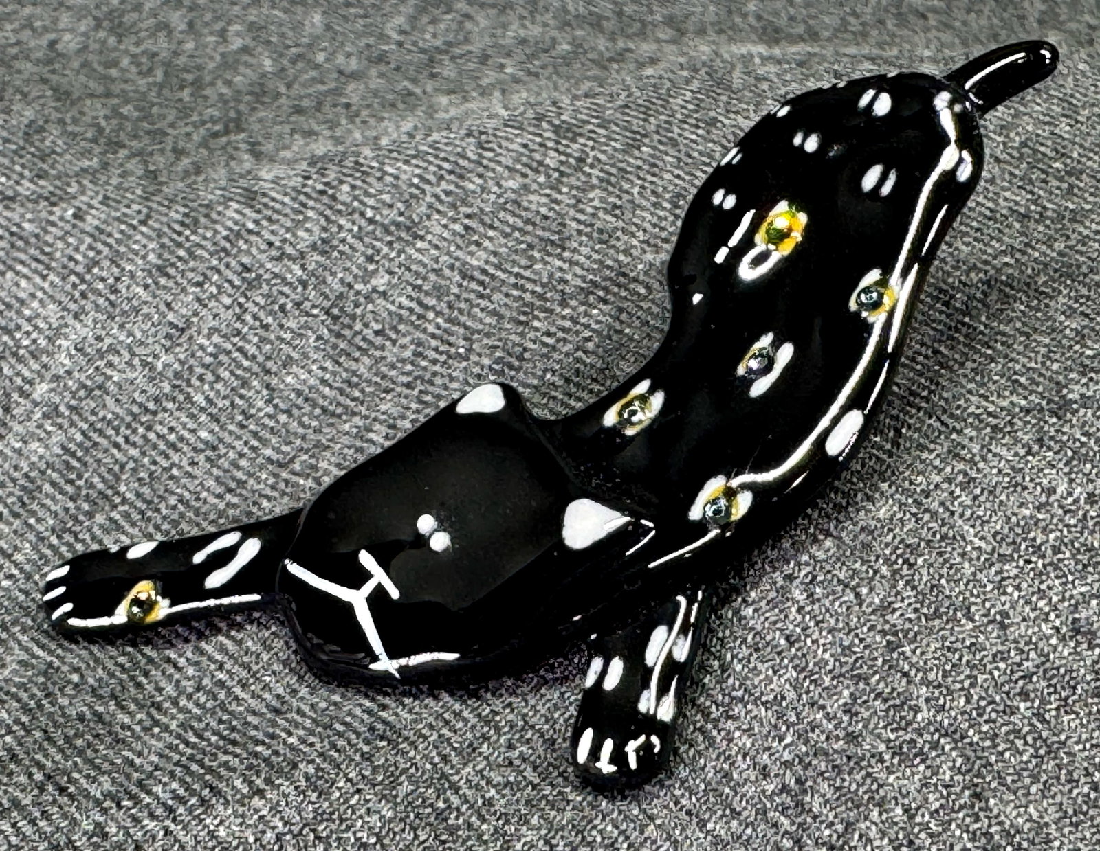 Artist cute skyblue crystals white accents black plastic cat pin brooch: Artist skyblue crystals white accents black plastic cat pin brooch. Unmarked. For measures please refer to the pictures taken with a measuring tape. Weight: 11 Grams. IN HOUSE Estimated* shipping and 