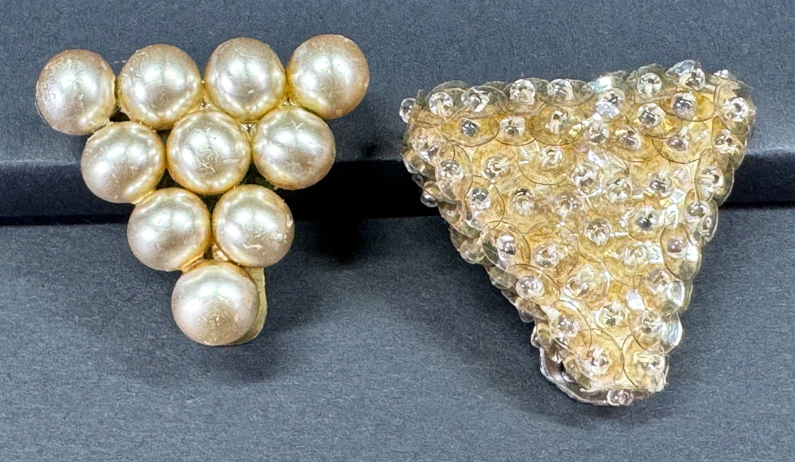 Vintage art deco faux pearls pot metal & celluloid lining in beaded fabric clip brooches lot. (1 of 6)