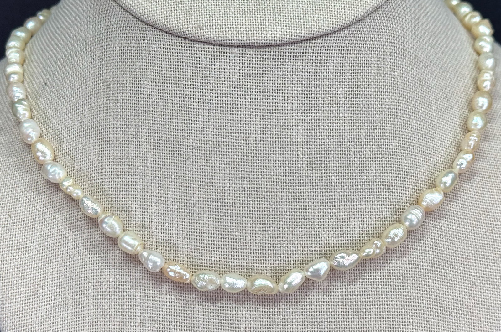 Filigree golden clasp baroque pearls beaded collar necklace: Filigree golden clasp baroque pearls beaded collar necklace. Unmarked. For measures please refer to the picture taken with a measuring tape. Weight: 14 Grams. IN HOUSE Estimated* shipping and handling