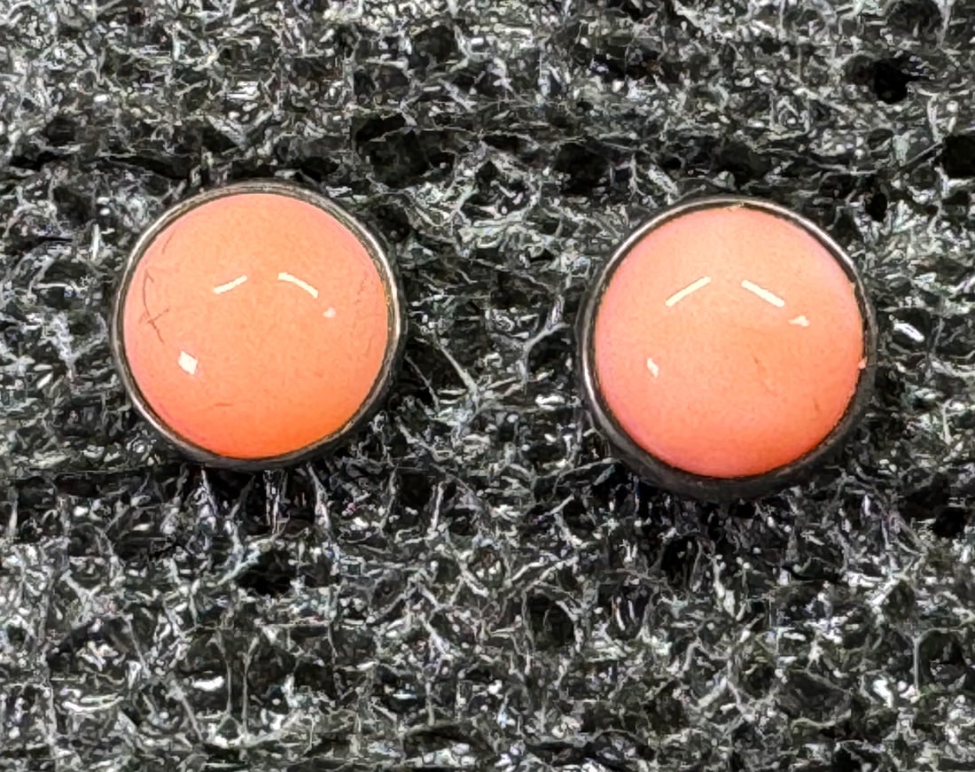 Vintage coral glass cab sterling silver stud earrings.: Vintage coral glass cab sterling silver stud earrings. Marked 925. For measures please refer to the pictures taken with a measuring tape. Weight: 0.54 Grams. This is a NO RESERVE AUCTION: there are no