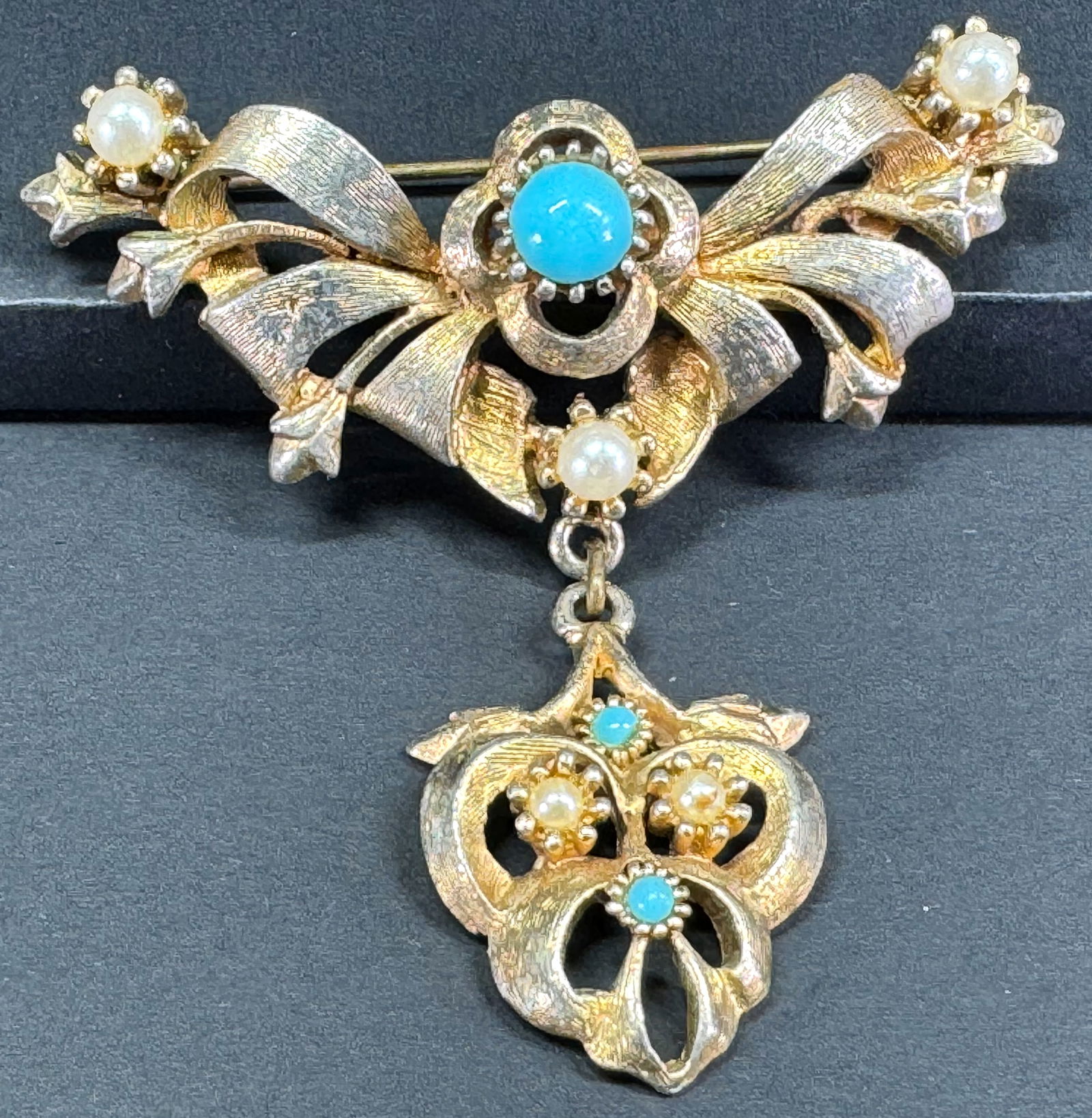 Vintage marked A1827 plastic & pearly beads filigree goldtone metal devant de corsage pin brooch. (1 of 7)