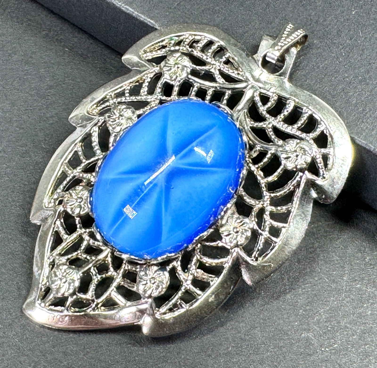 Vintage Czech blue star sapphire glass filigree silvertone metal leaf pendant.: Vintage Czech blue star sapphire glass filigree silvertone metal leaf pendant. Unmarked. For measures please refer to the pictures taken with a measuring tape. Weight: 6 Grams. This is a NO RESERVE AU