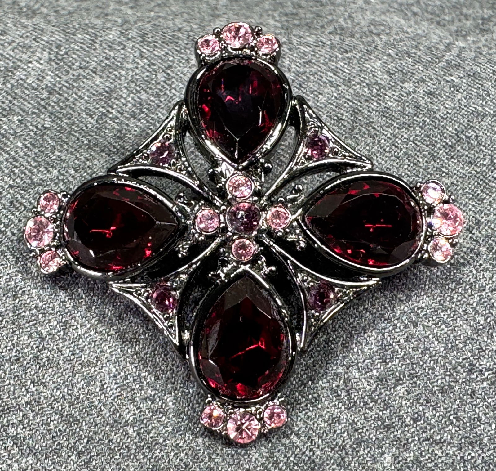 Vintage 80s rose and burgundy crystals enamel black metal flower pin brooch: Vintage 80s rose and burgundy crystals enamel black metal flower pin brooch. For measures please refer to the pictures taken with a measuring tape. Weight: 25 Grams. IN HOUSE Estimated* shipping and h