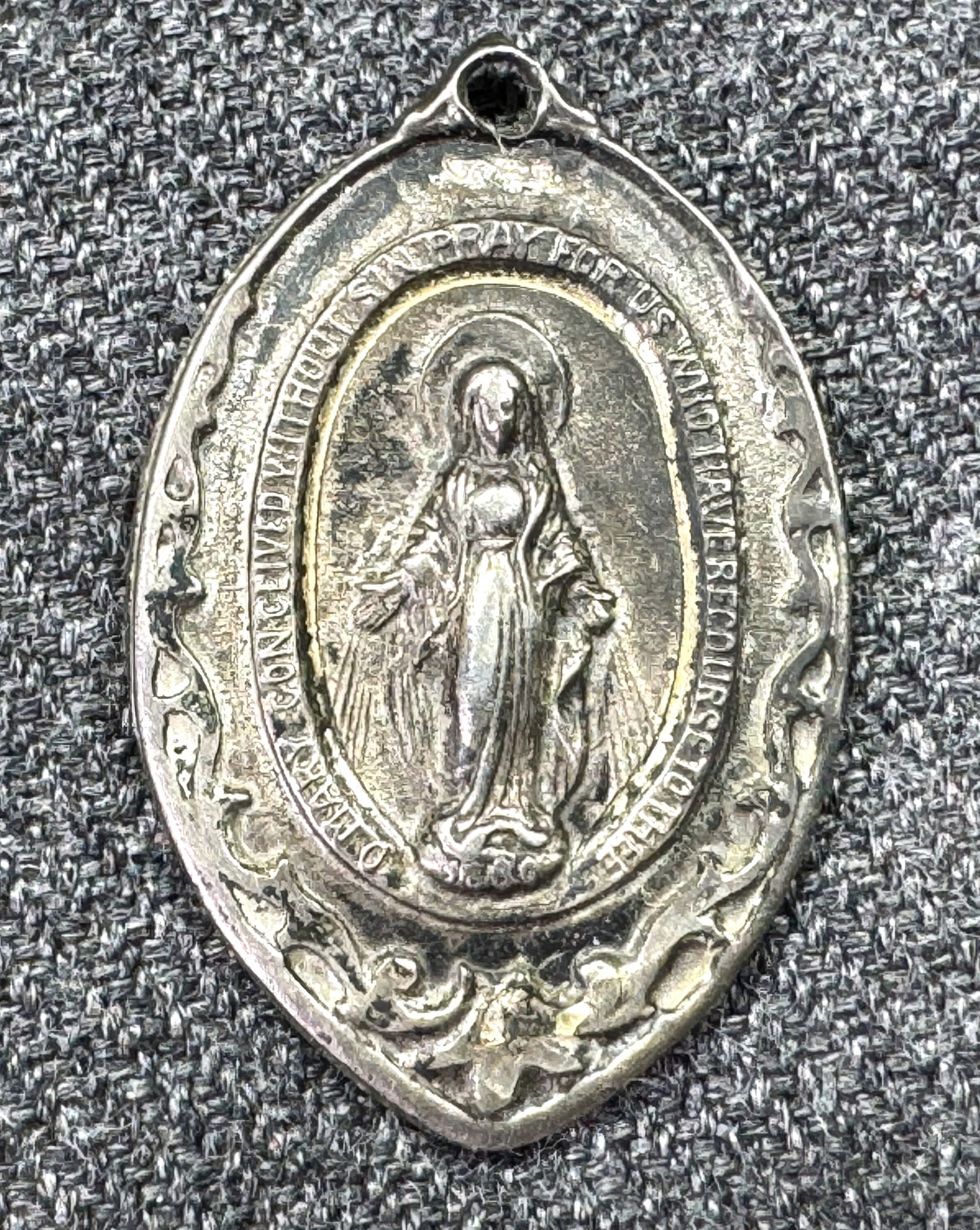 Vintage Mary Immaculate Conception sterling silver medal (1 of 4)