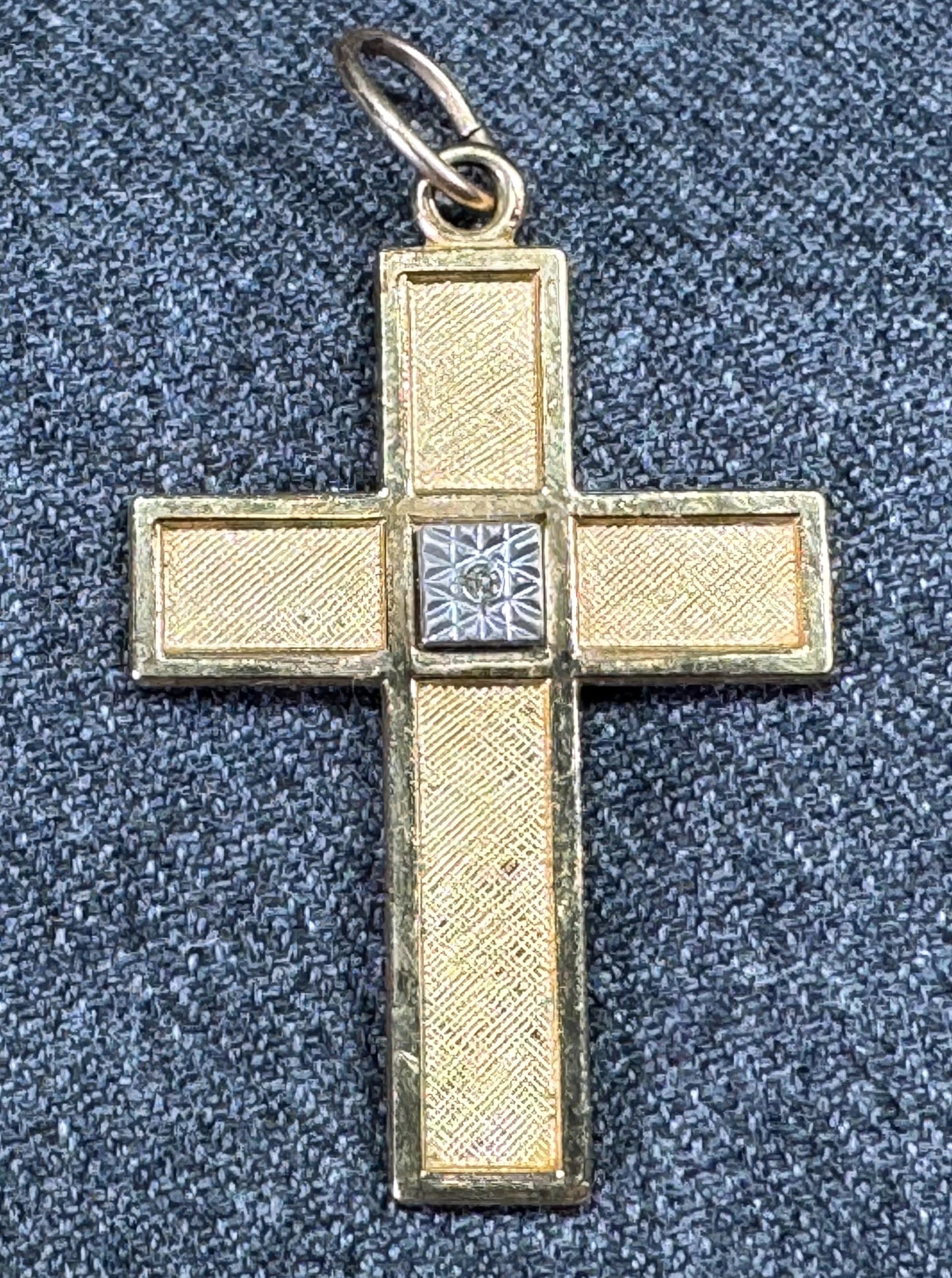 Vintage diamond dust brushed goldtone metal cross pendant: Vintage diamond dust brushed goldtone metal cross pendant. Unmarked. For measures please refer to the pictures taken with a measuring tape. Weight: 3 Grams. IN HOUSE Estimated* shipping and handling c