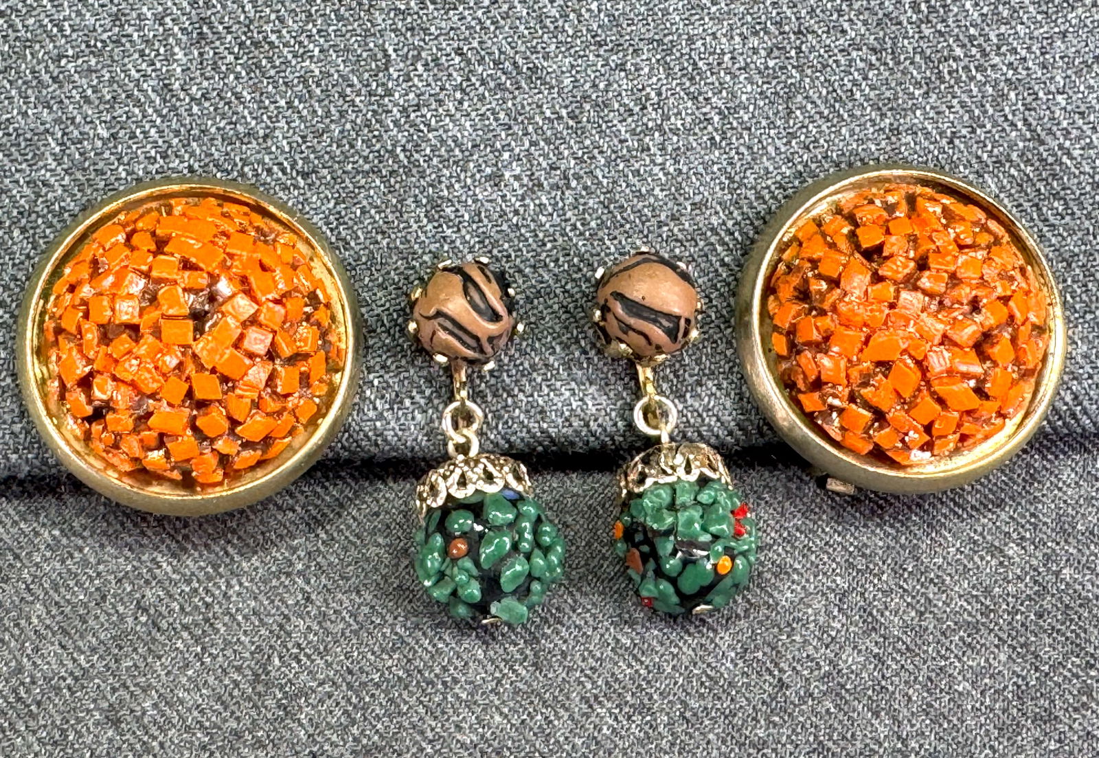 Vintage celluloid confetti & goldtone metal coral color rounded and greenish dangle clip earrings (1 of 7)